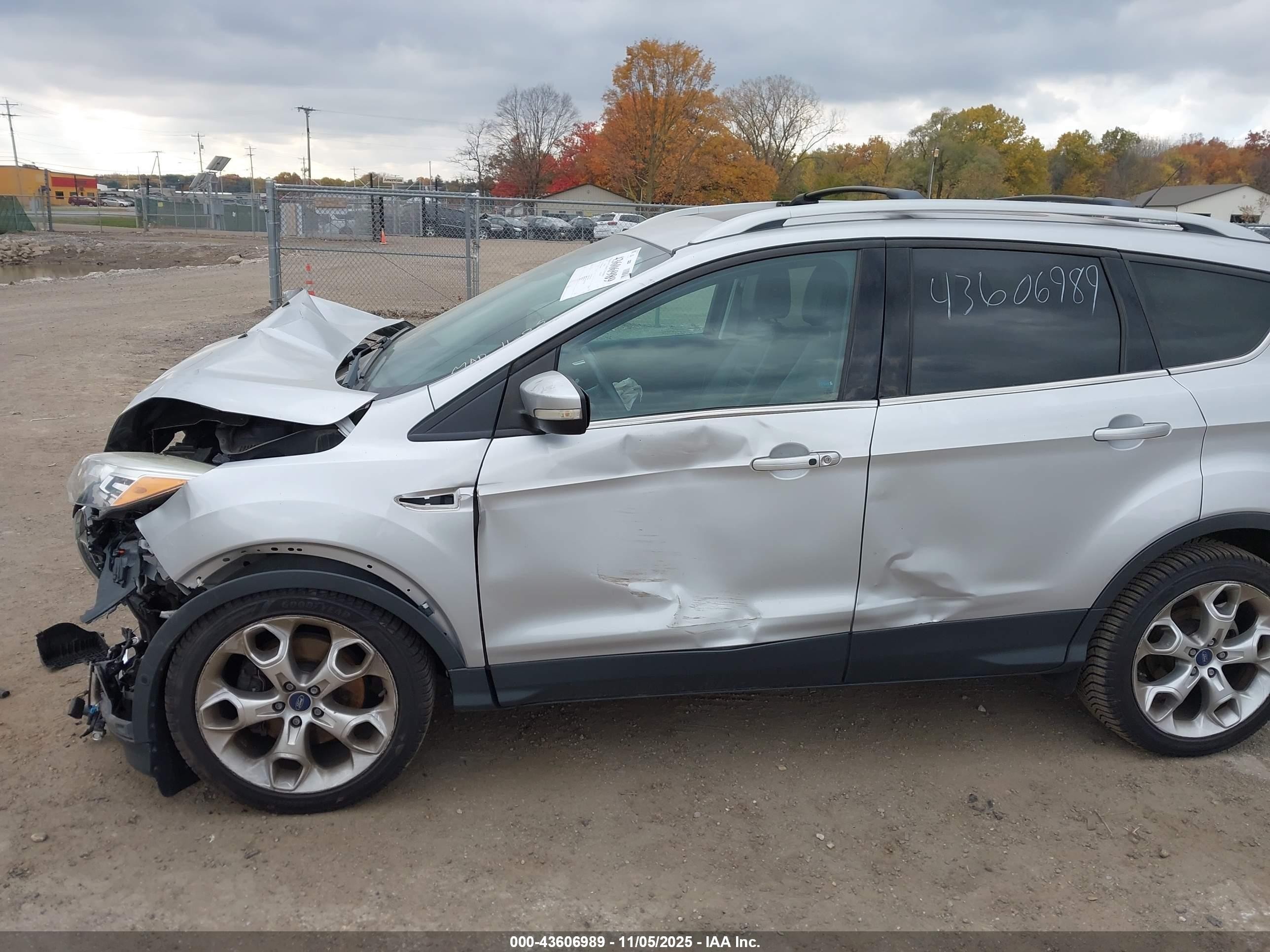 2014 Ford Escape Titanium Silver vin: 1FMCU0J9XEUA83690