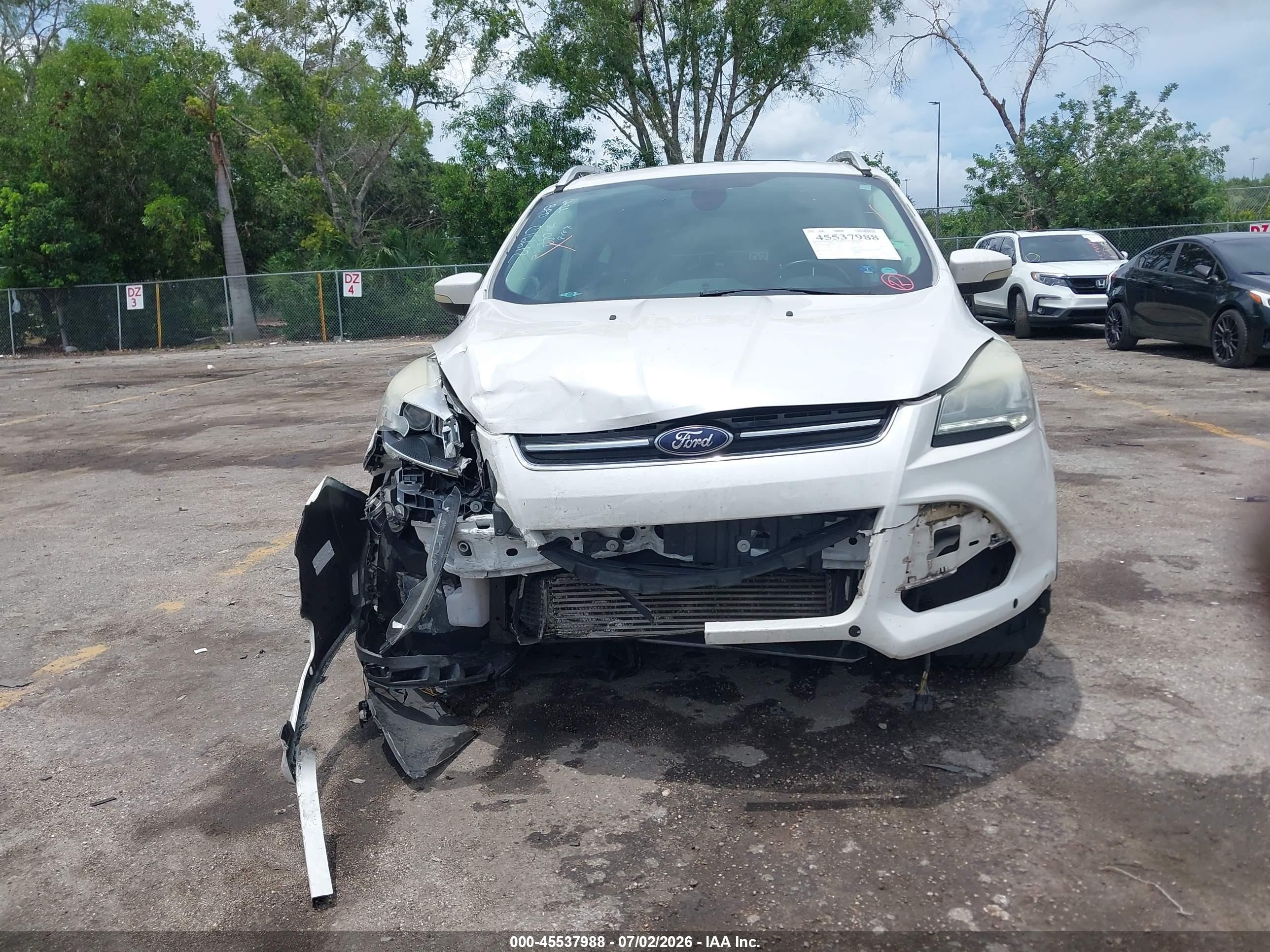 2014 Ford Escape Titanium White vin: 1FMCU0J9XEUC16612