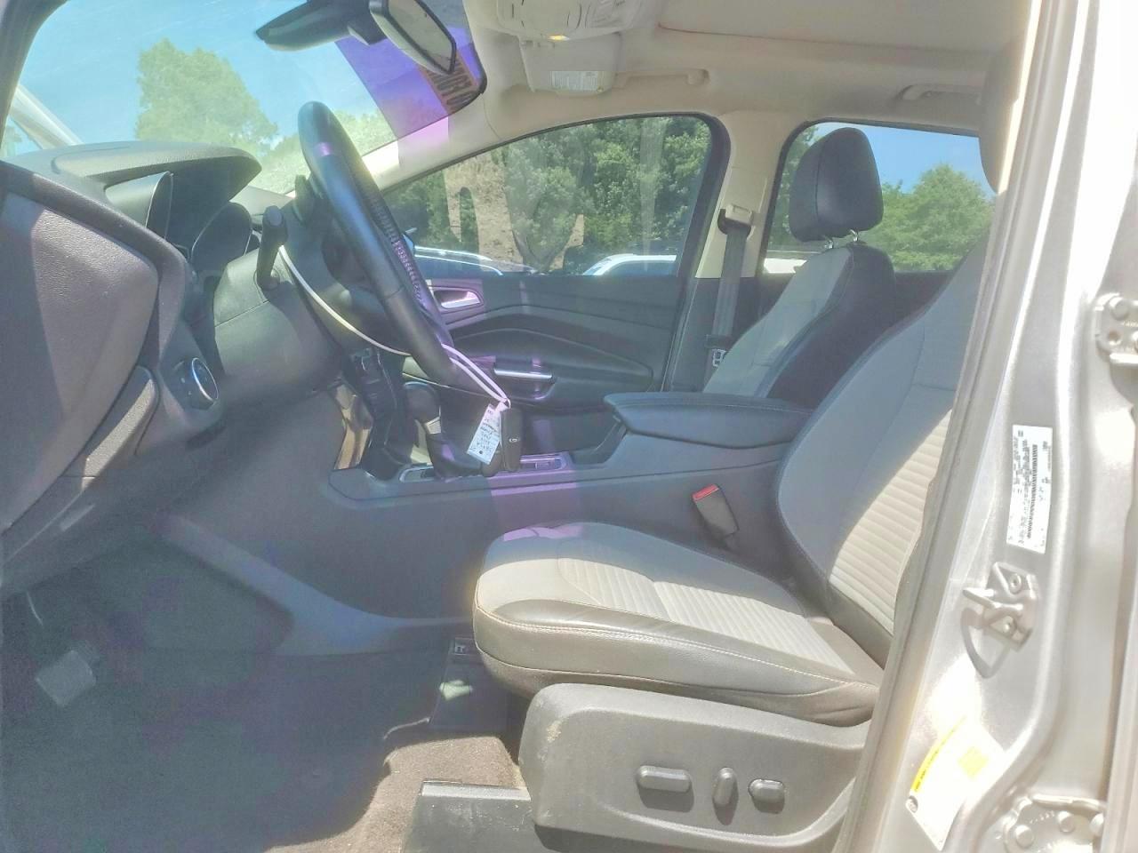 2017 Ford Escape Titanium Серебряный vin: 1FMCU0JD0HUD72389