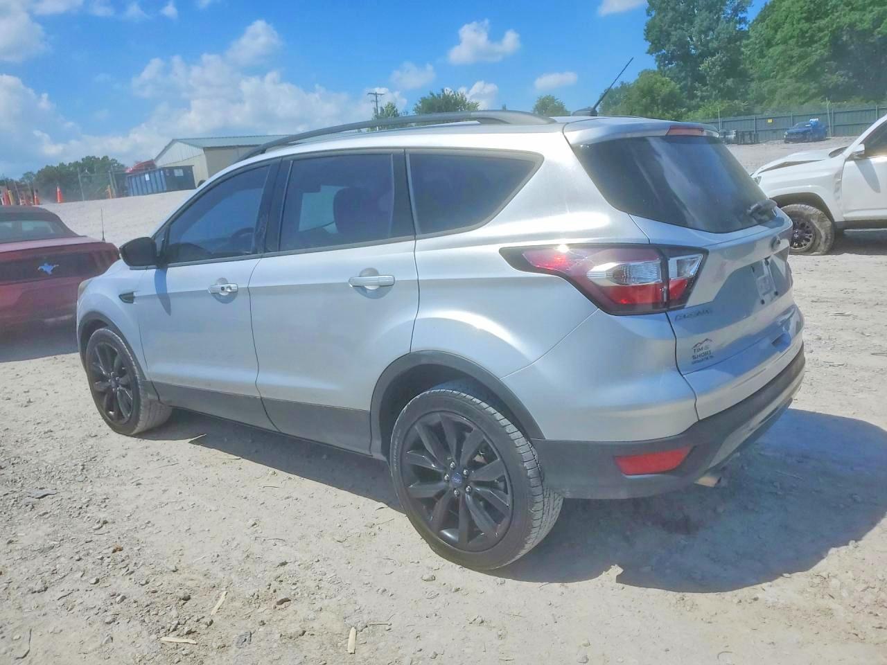 2017 Ford Escape Titanium Серебряный vin: 1FMCU0JD0HUD72389