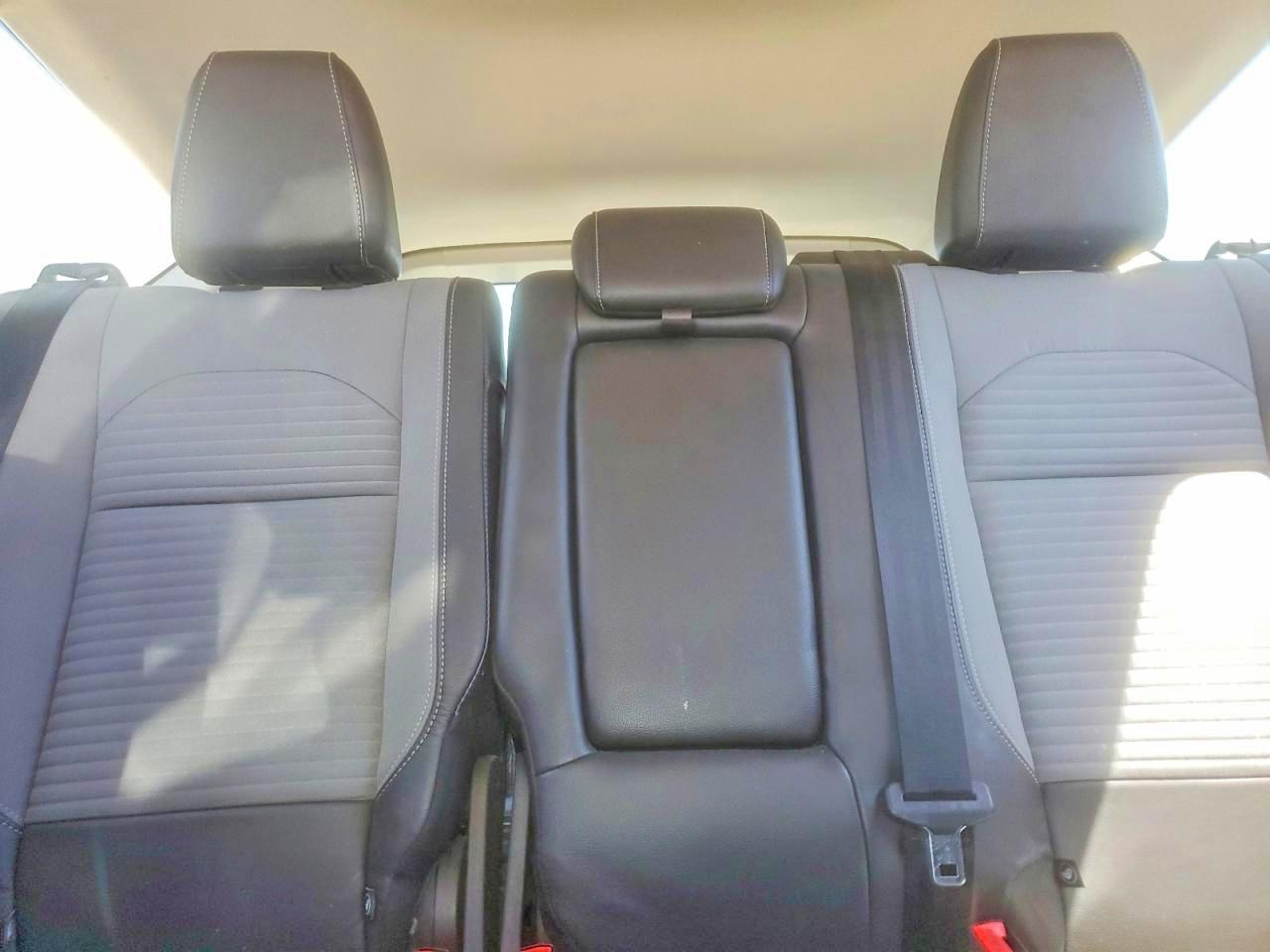2017 Ford Escape Titanium Серебряный vin: 1FMCU0JD0HUD72389