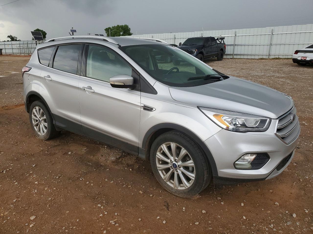 2017 Ford Escape Silver vin: 1FMCU0JD8HUC89874