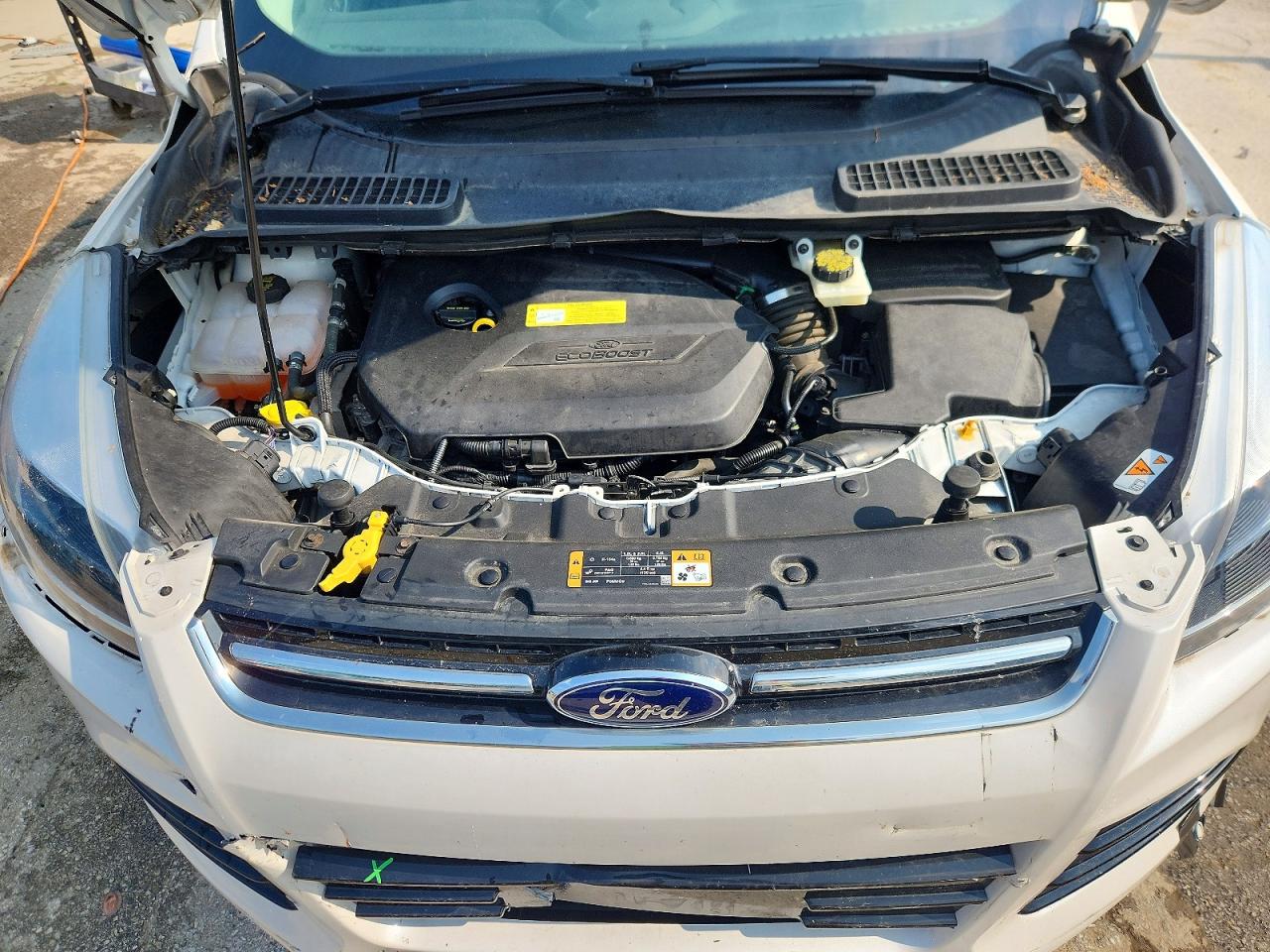 2014 Ford Escape Titanium White vin: 1FMCU0JX0EUB60050