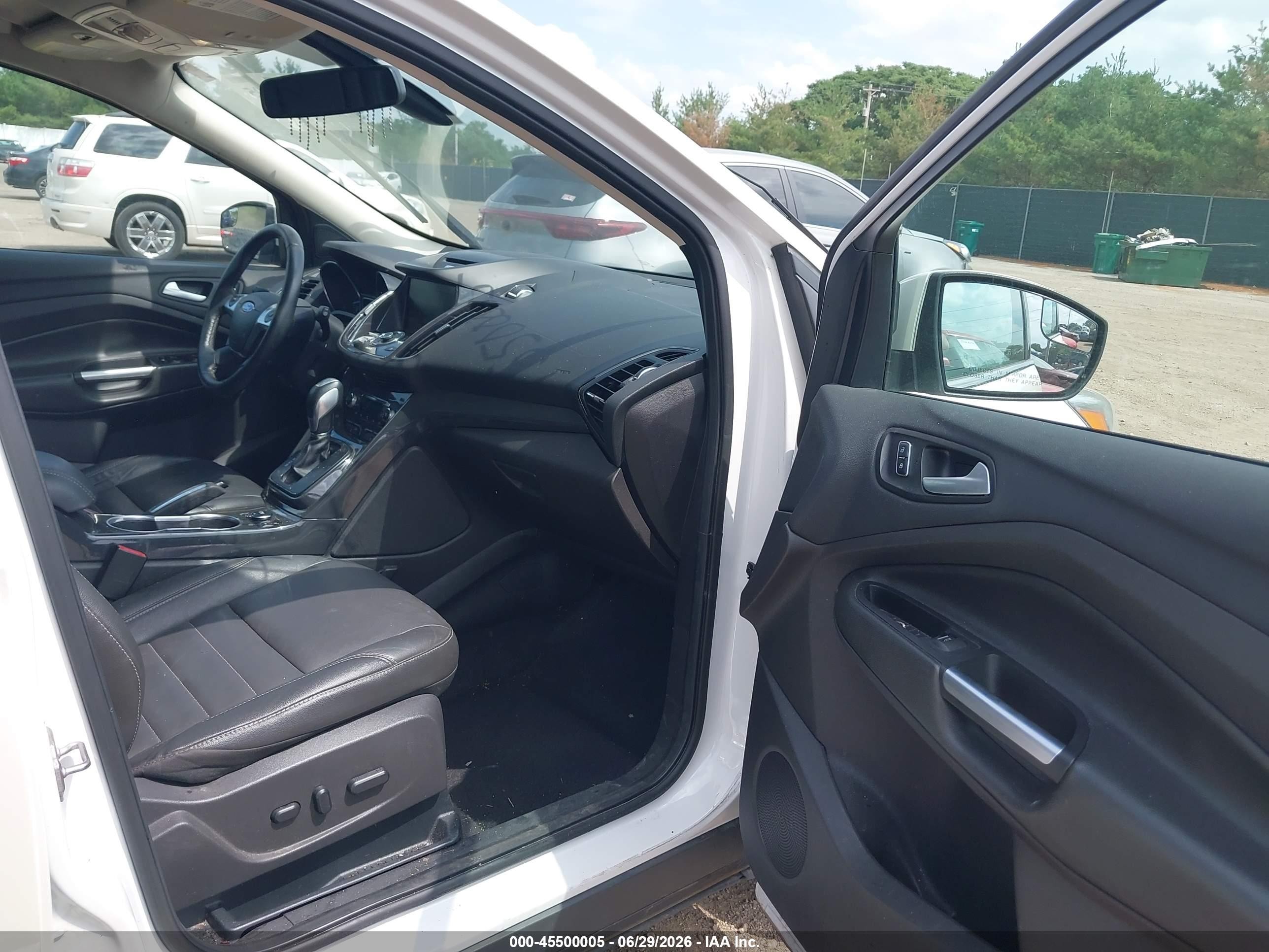 2015 Ford Escape Titanium White vin: 1FMCU0JX0FUC76558