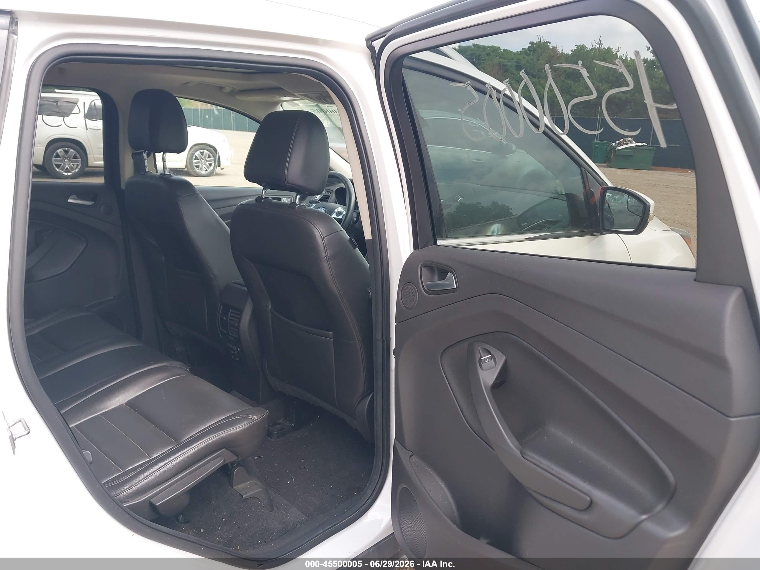 2015 Ford Escape Titanium White vin: 1FMCU0JX0FUC76558
