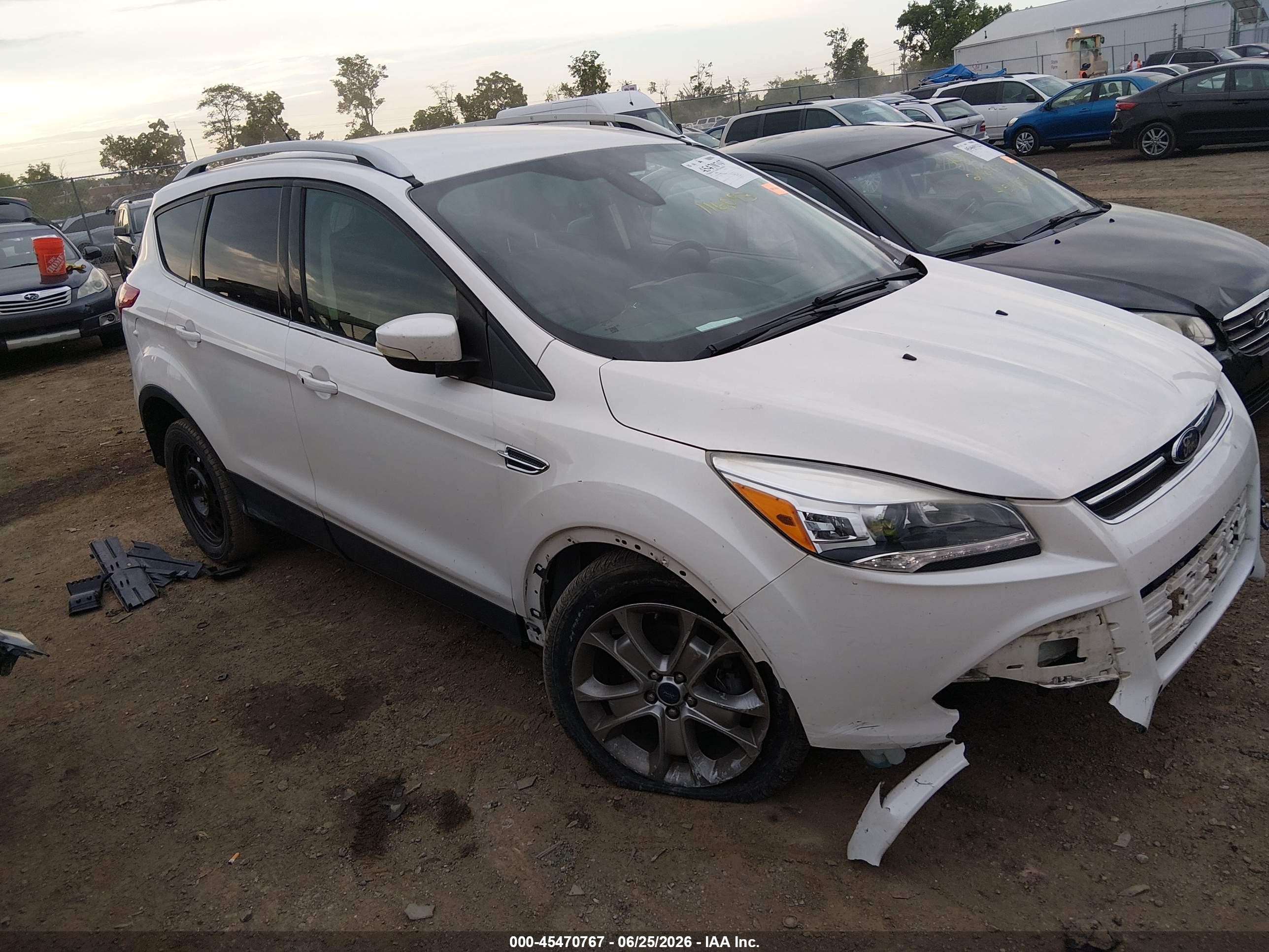 2014 Ford Escape Titanium White vin: 1FMCU0JX1EUB70912