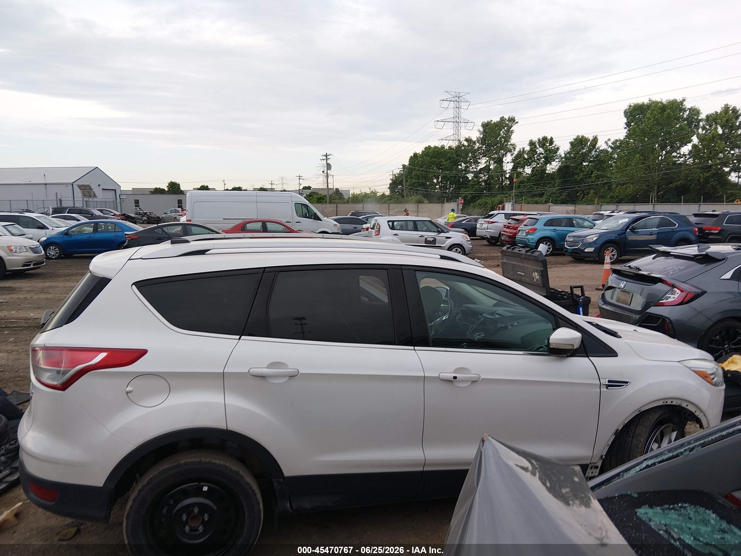 2014 Ford Escape Titanium White vin: 1FMCU0JX1EUB70912