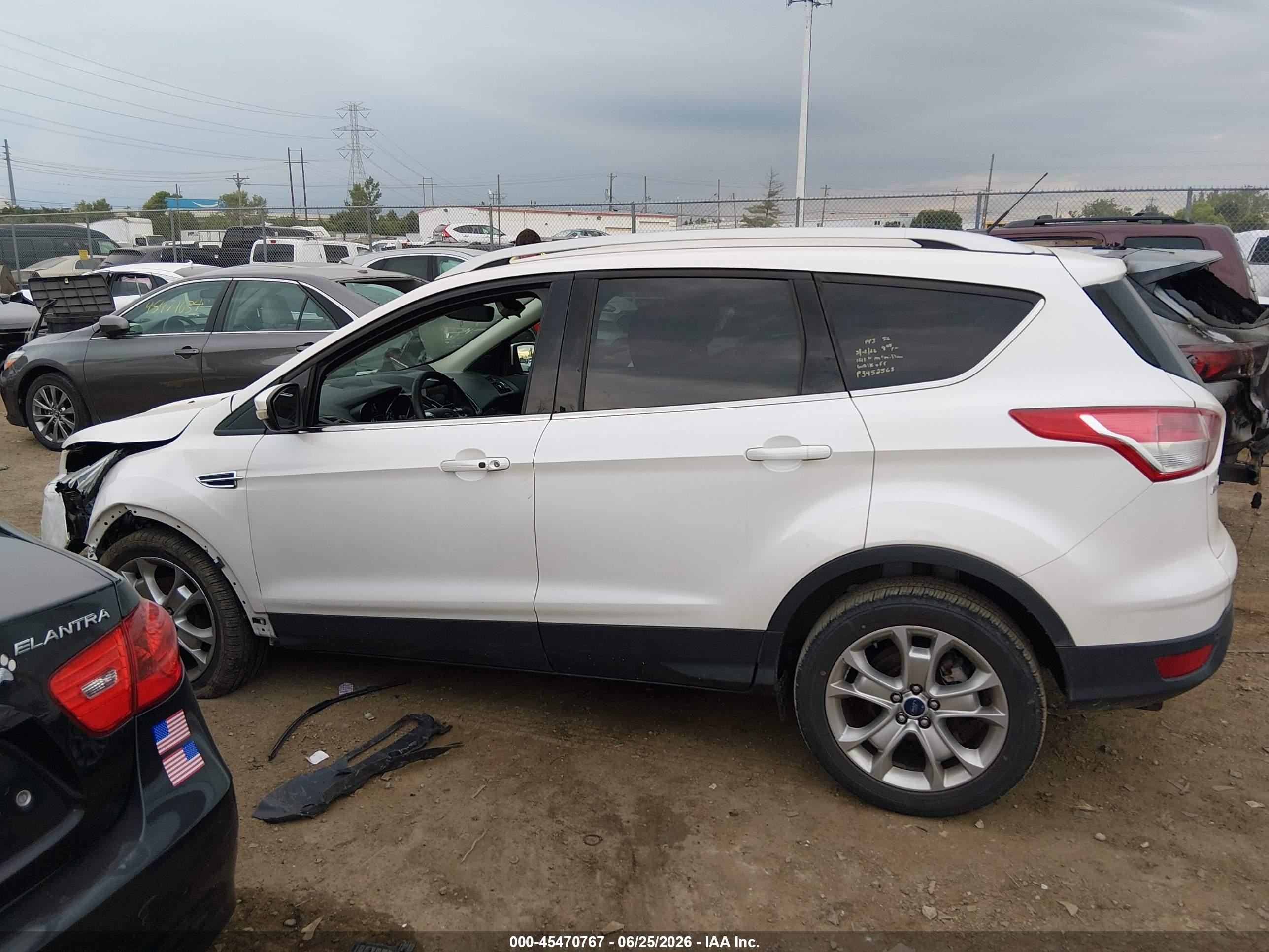 2014 Ford Escape Titanium White vin: 1FMCU0JX1EUB70912