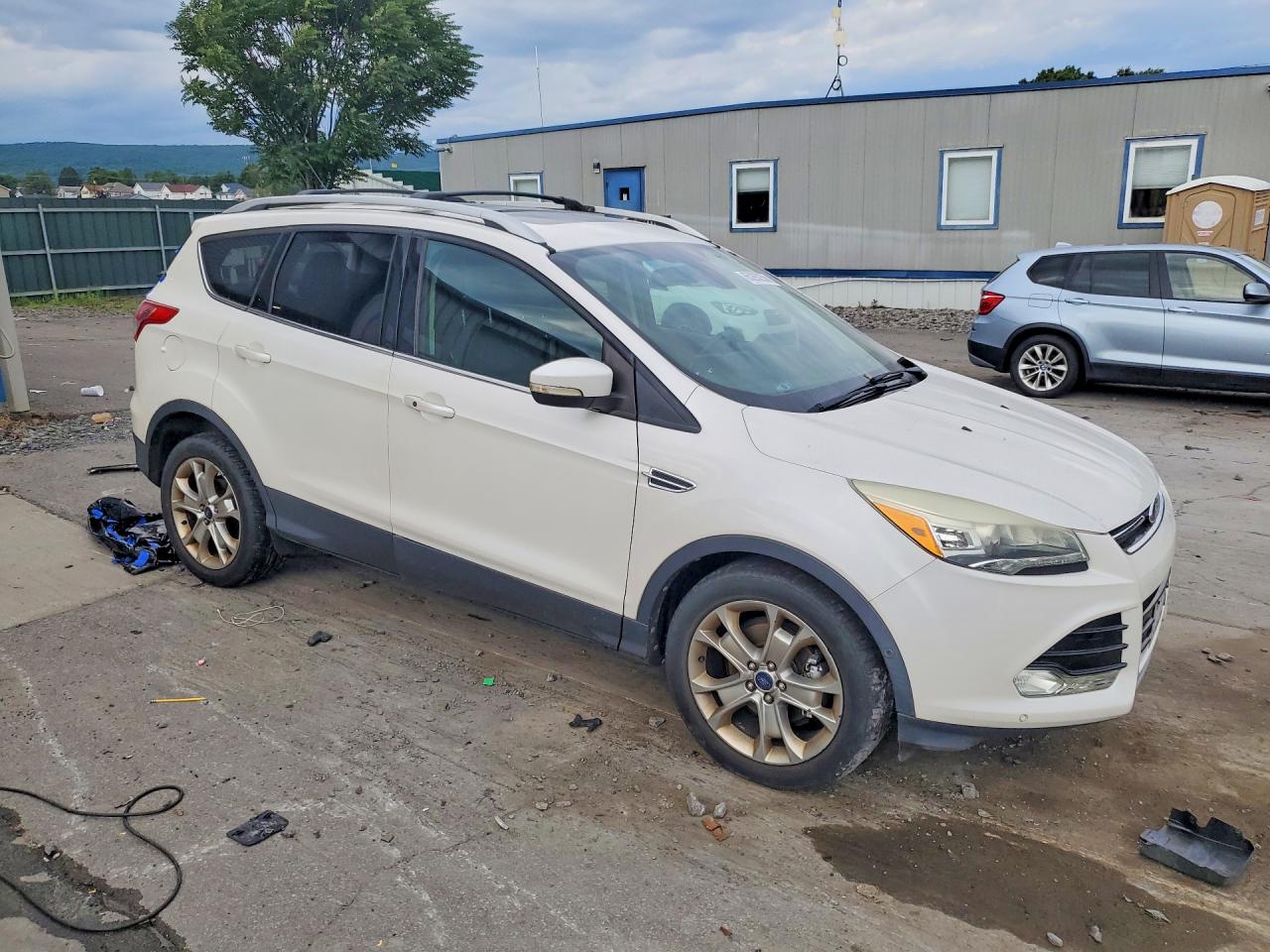 2014 Ford Escape Titanium White vin: 1FMCU0JX2EUC41258