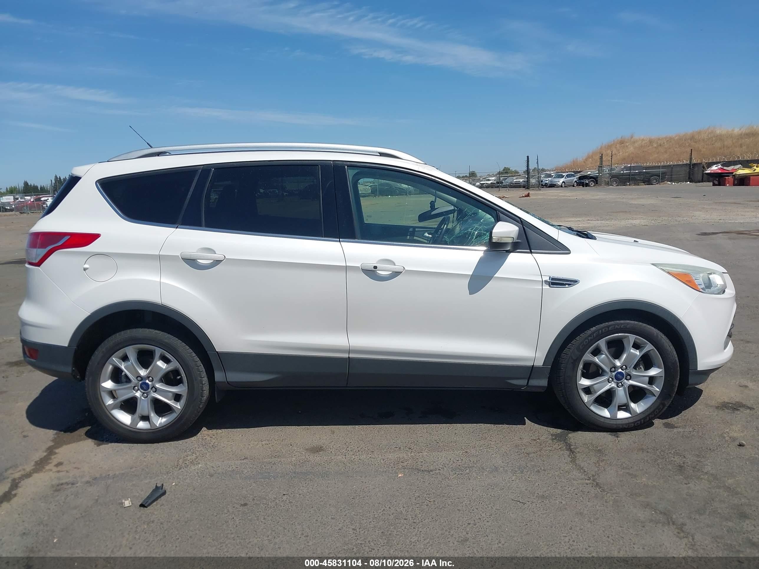 2015 Ford Escape Titanium Белый vin: 1FMCU0JX2FUB41324