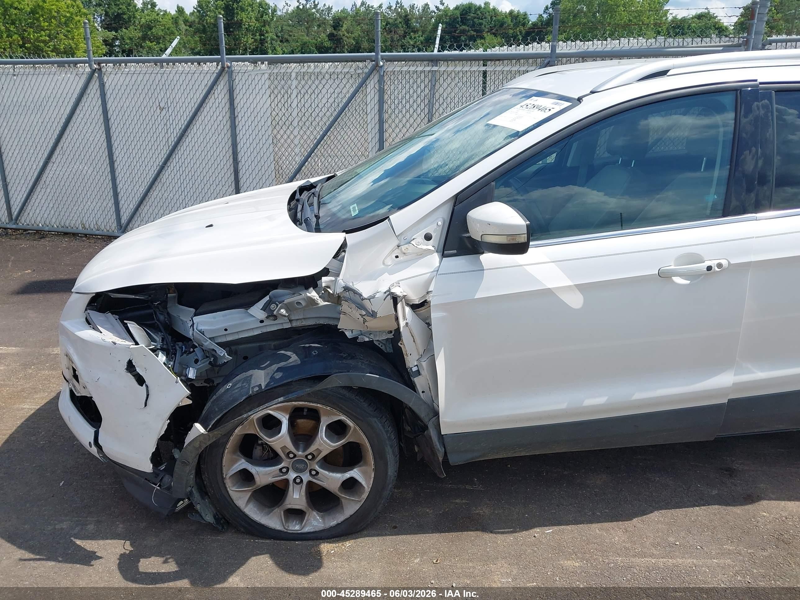 2015 Ford Escape Titanium White vin: 1FMCU0JX3FUC85688