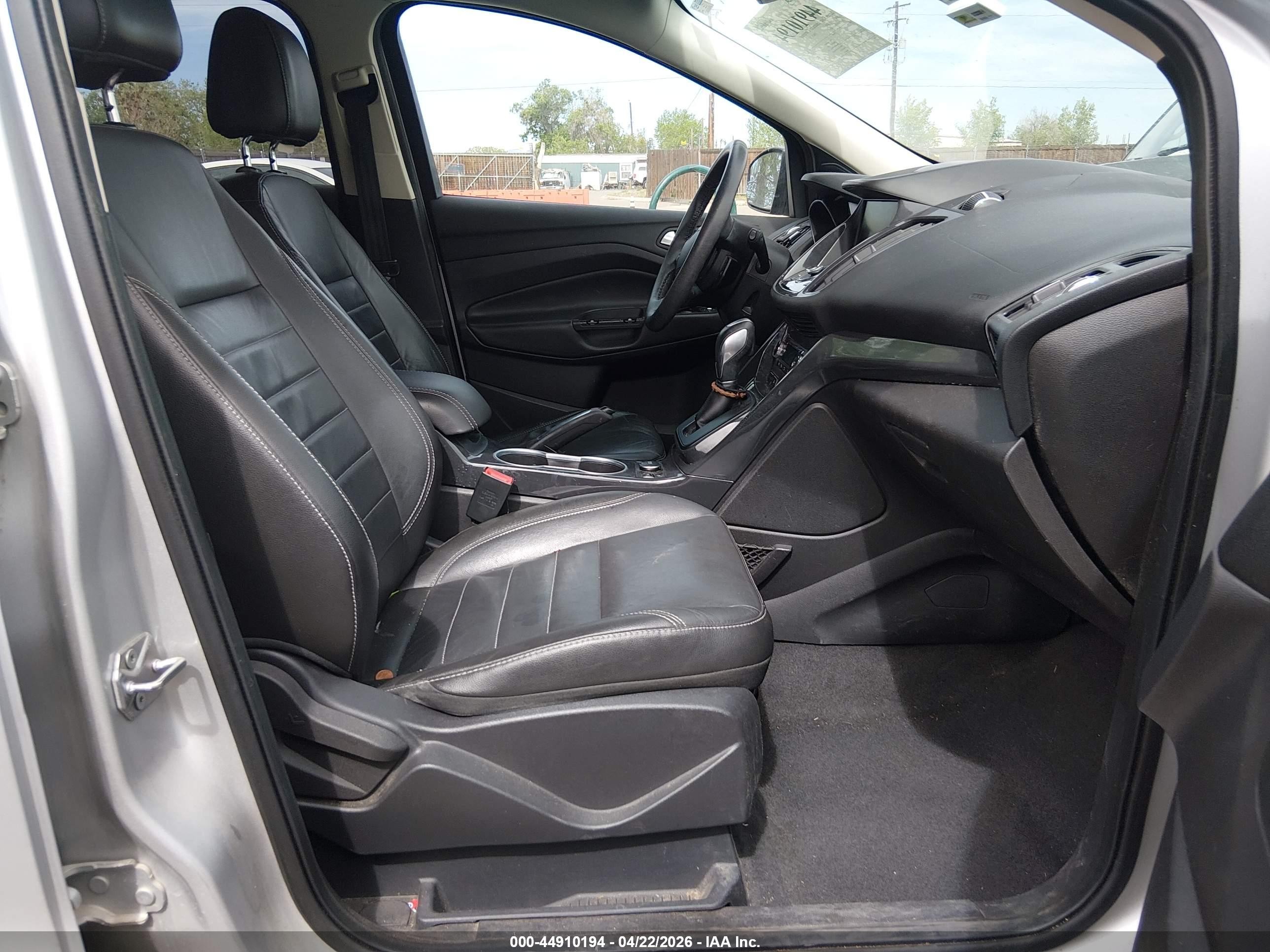 2014 Ford Escape Titanium Серебряный vin: 1FMCU0JX4EUE00197