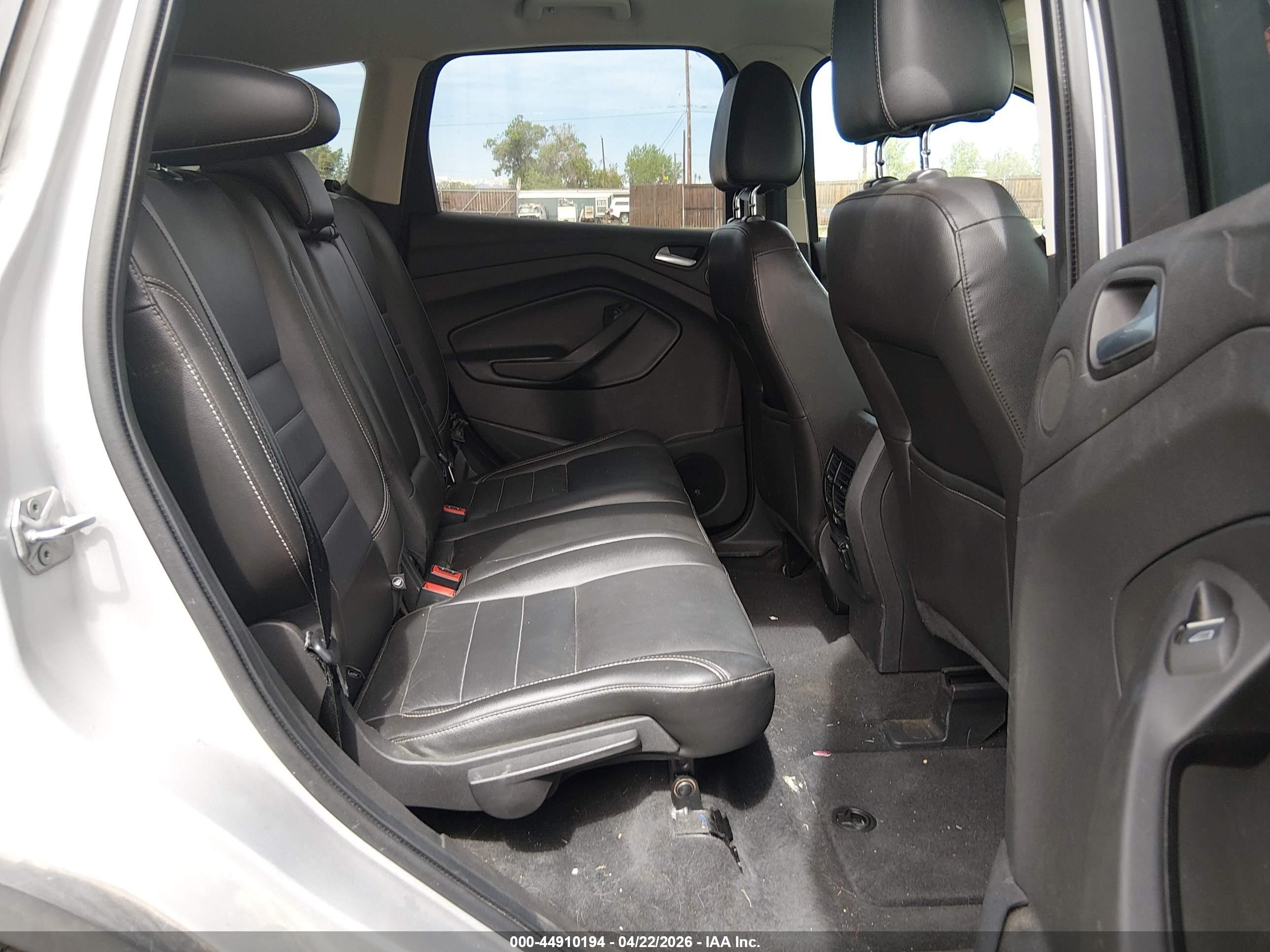 2014 Ford Escape Titanium Серебряный vin: 1FMCU0JX4EUE00197