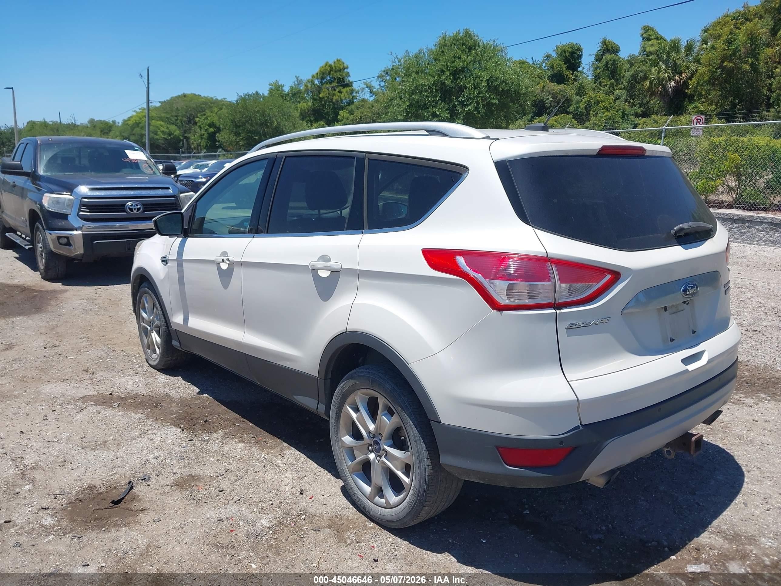 2015 Ford Escape Titanium Белый vin: 1FMCU0JX6FUA14897