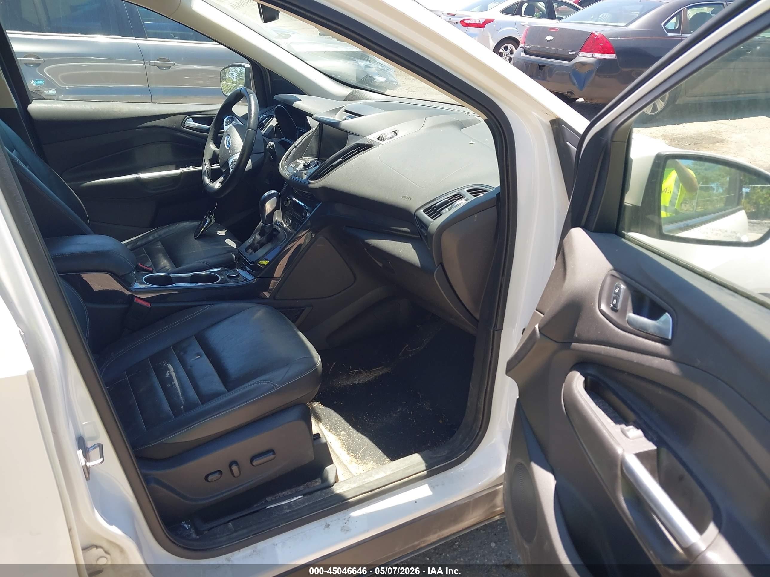 2015 Ford Escape Titanium Белый vin: 1FMCU0JX6FUA14897