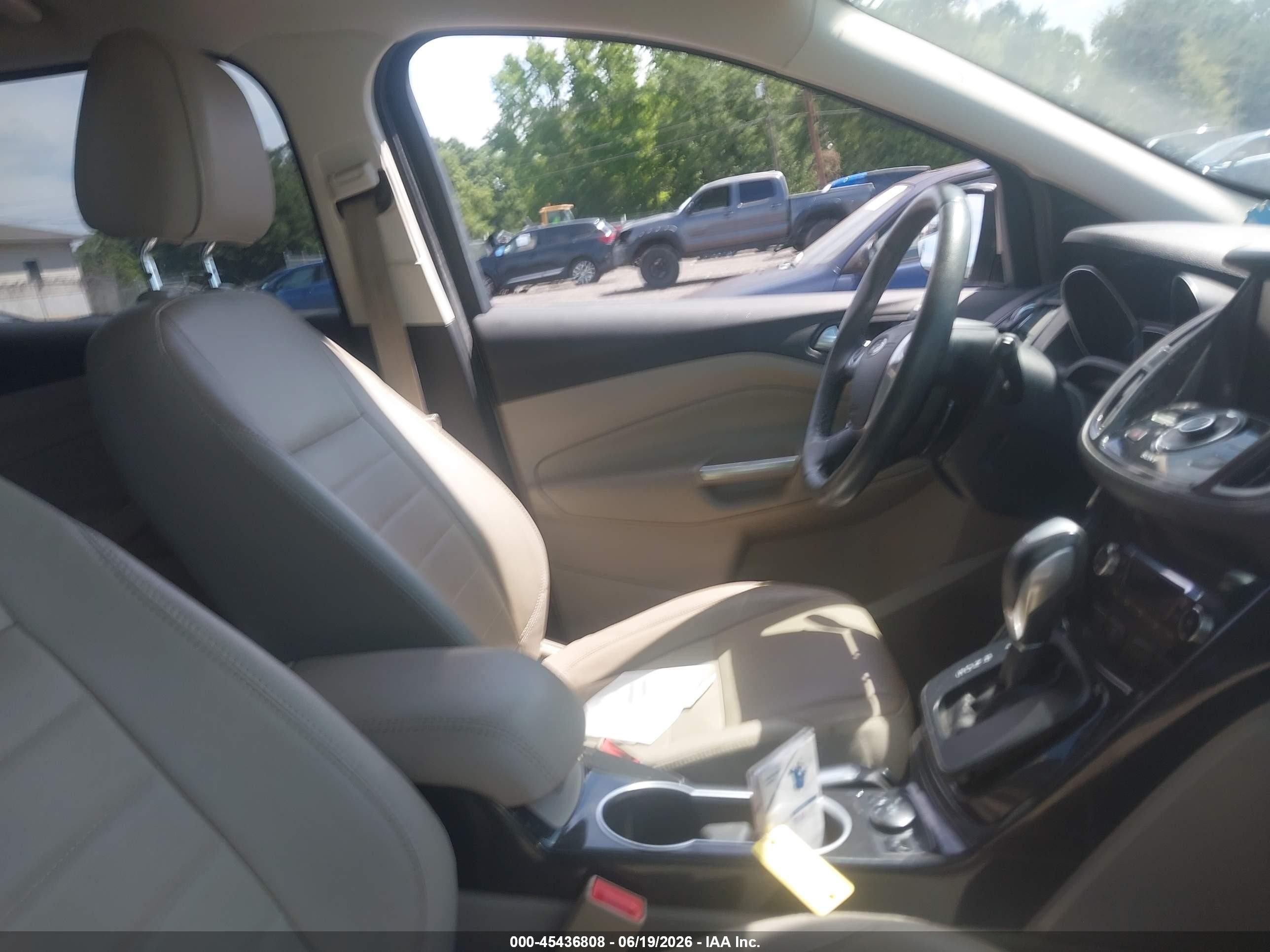 2014 Ford Escape Titanium White vin: 1FMCU0JX7EUB93000