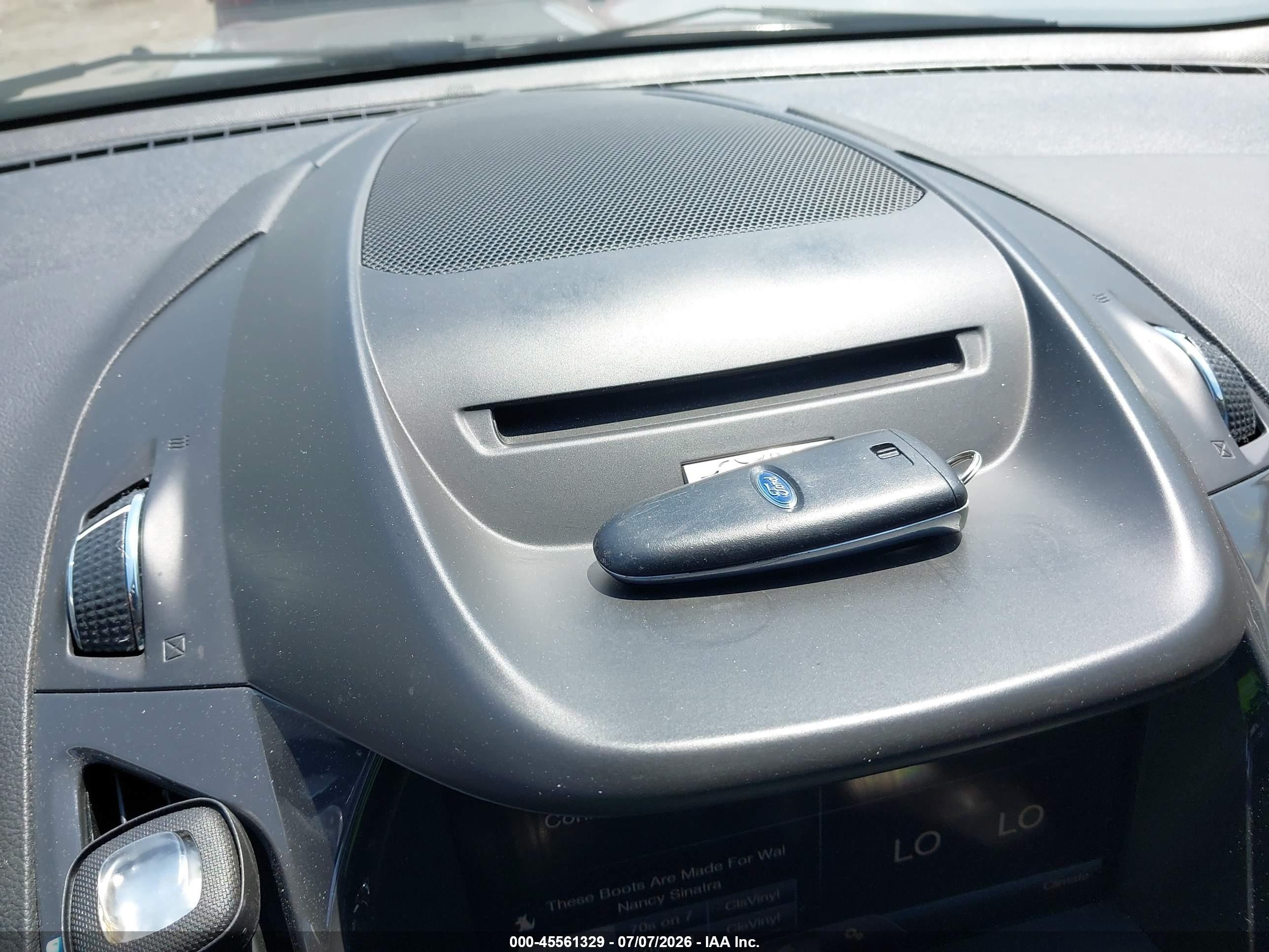 2014 Ford Escape Titanium Silver vin: 1FMCU0JX9EUE37729