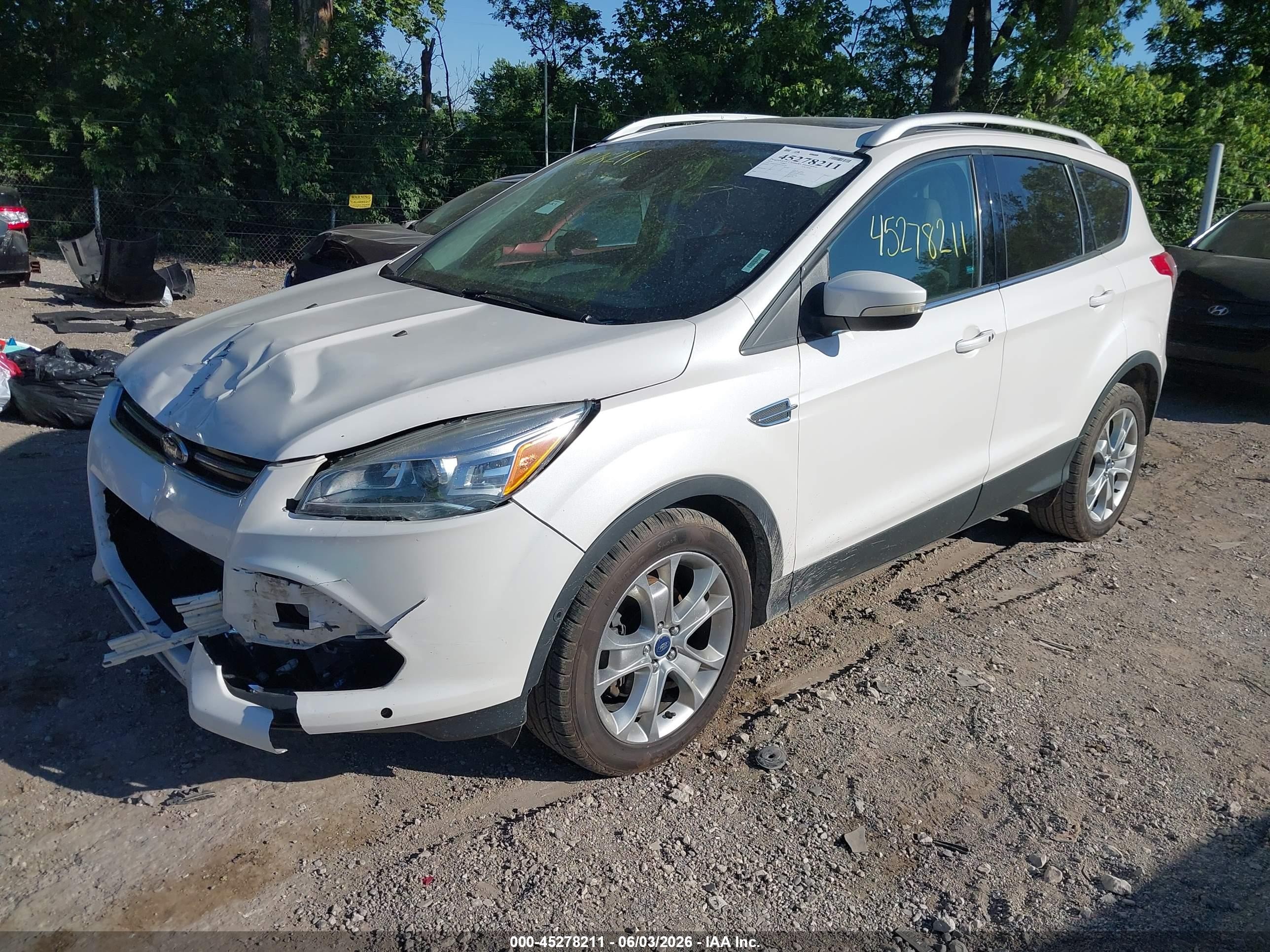 2014 Ford Escape Titanium White vin: 1FMCU0JXXEUB43384