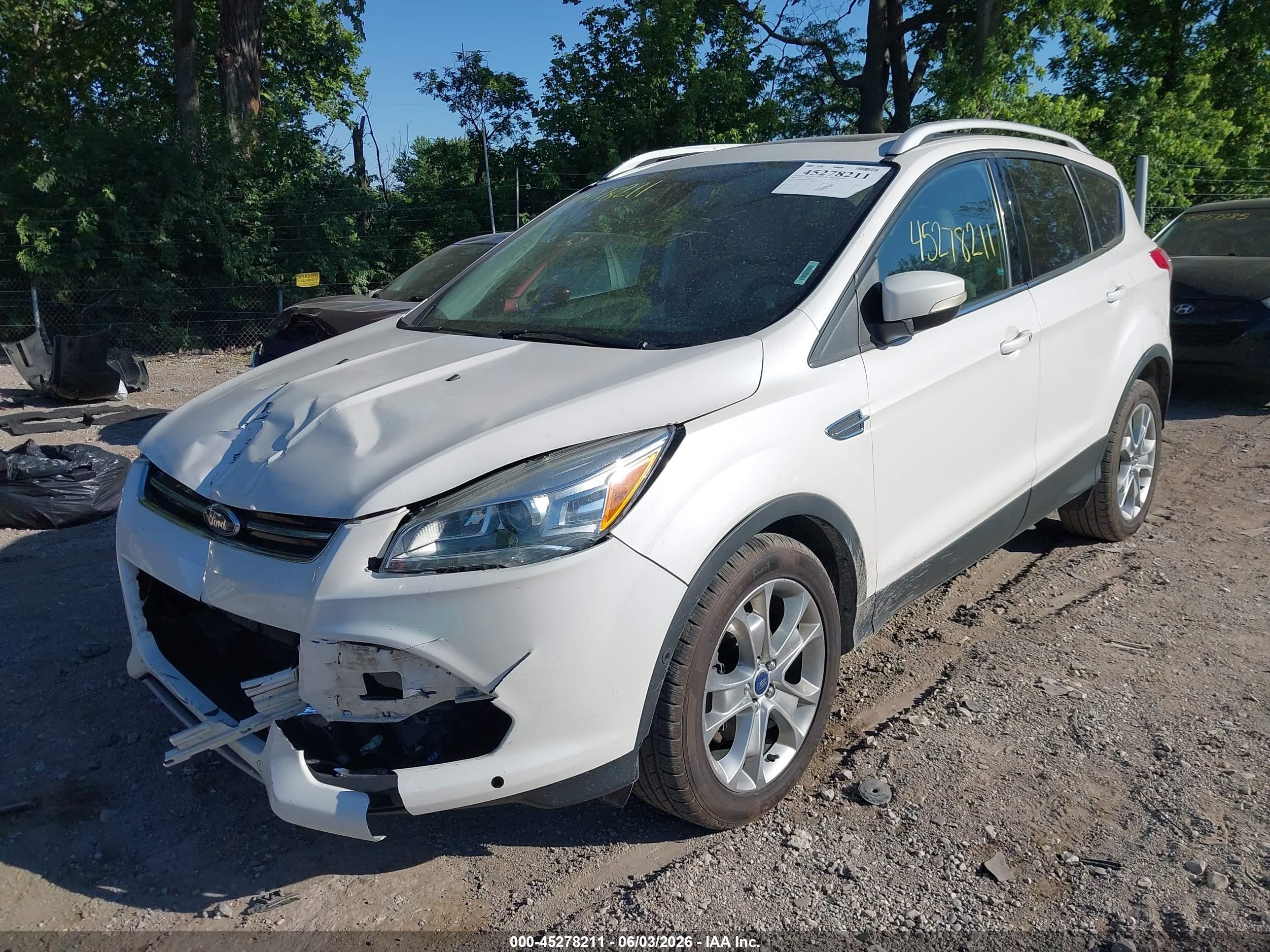 2014 Ford Escape Titanium White vin: 1FMCU0JXXEUB43384