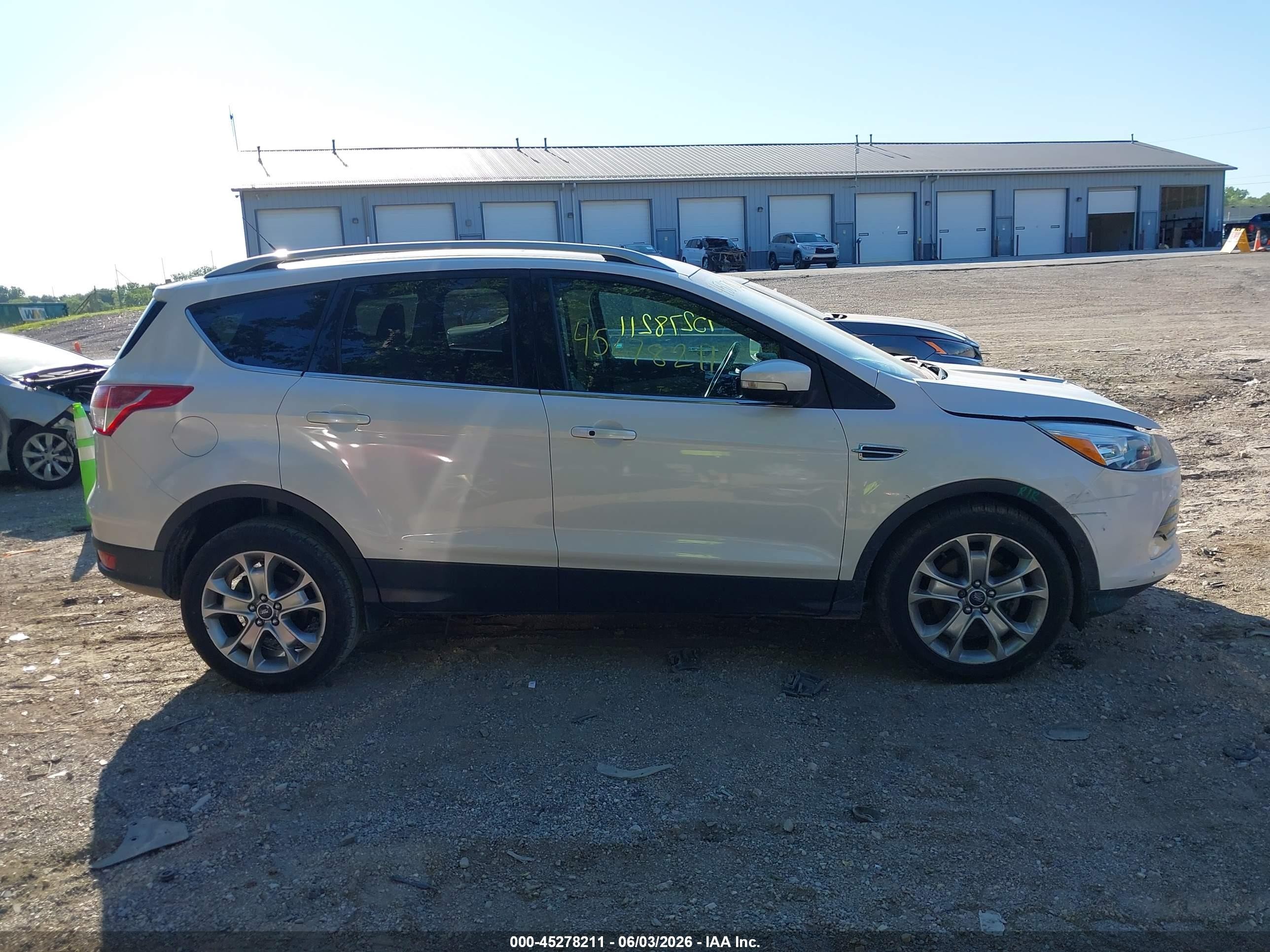 2014 Ford Escape Titanium White vin: 1FMCU0JXXEUB43384