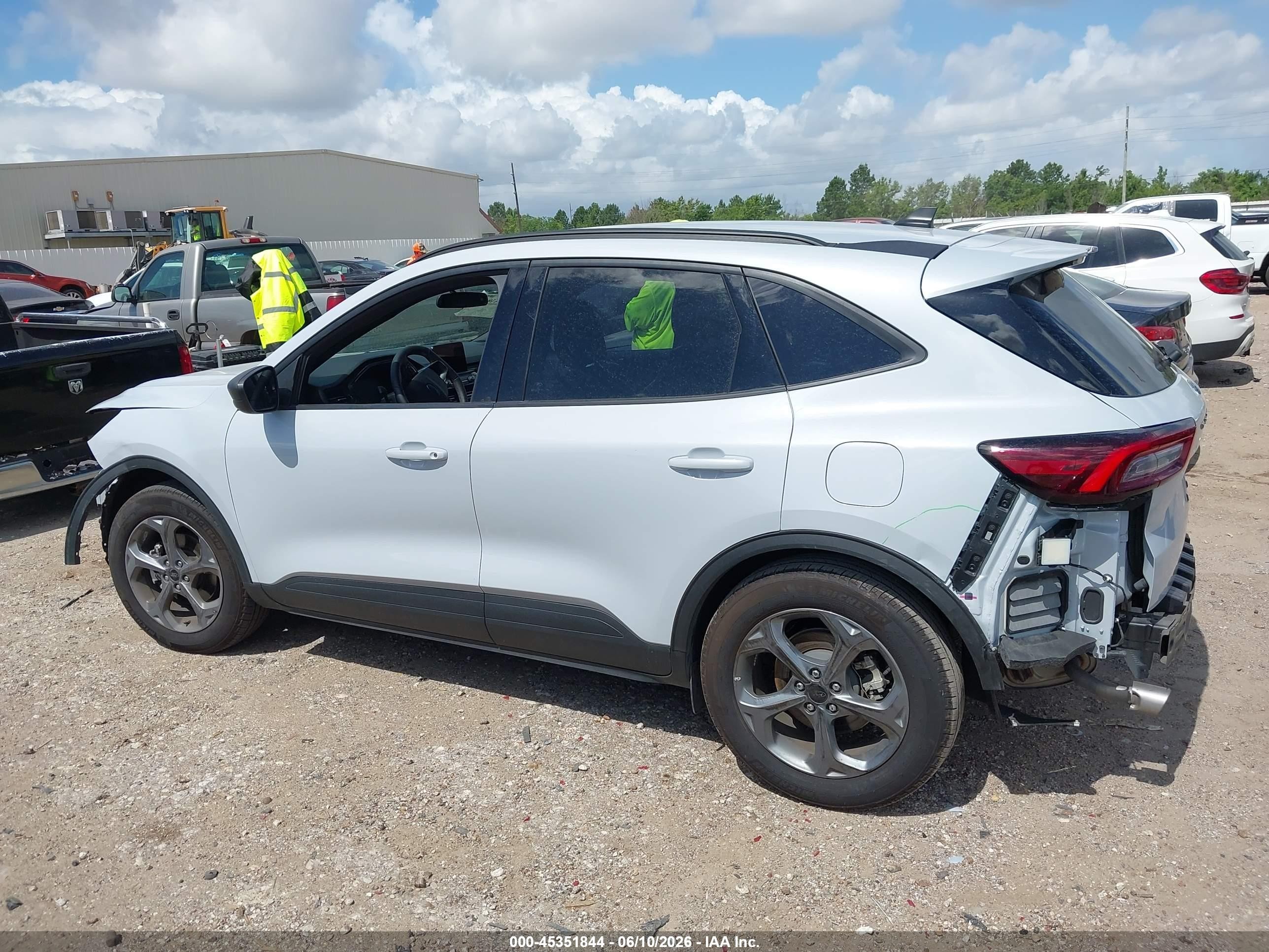 2025 Ford Escape St-line White vin: 1FMCU0MN3SUB23161
