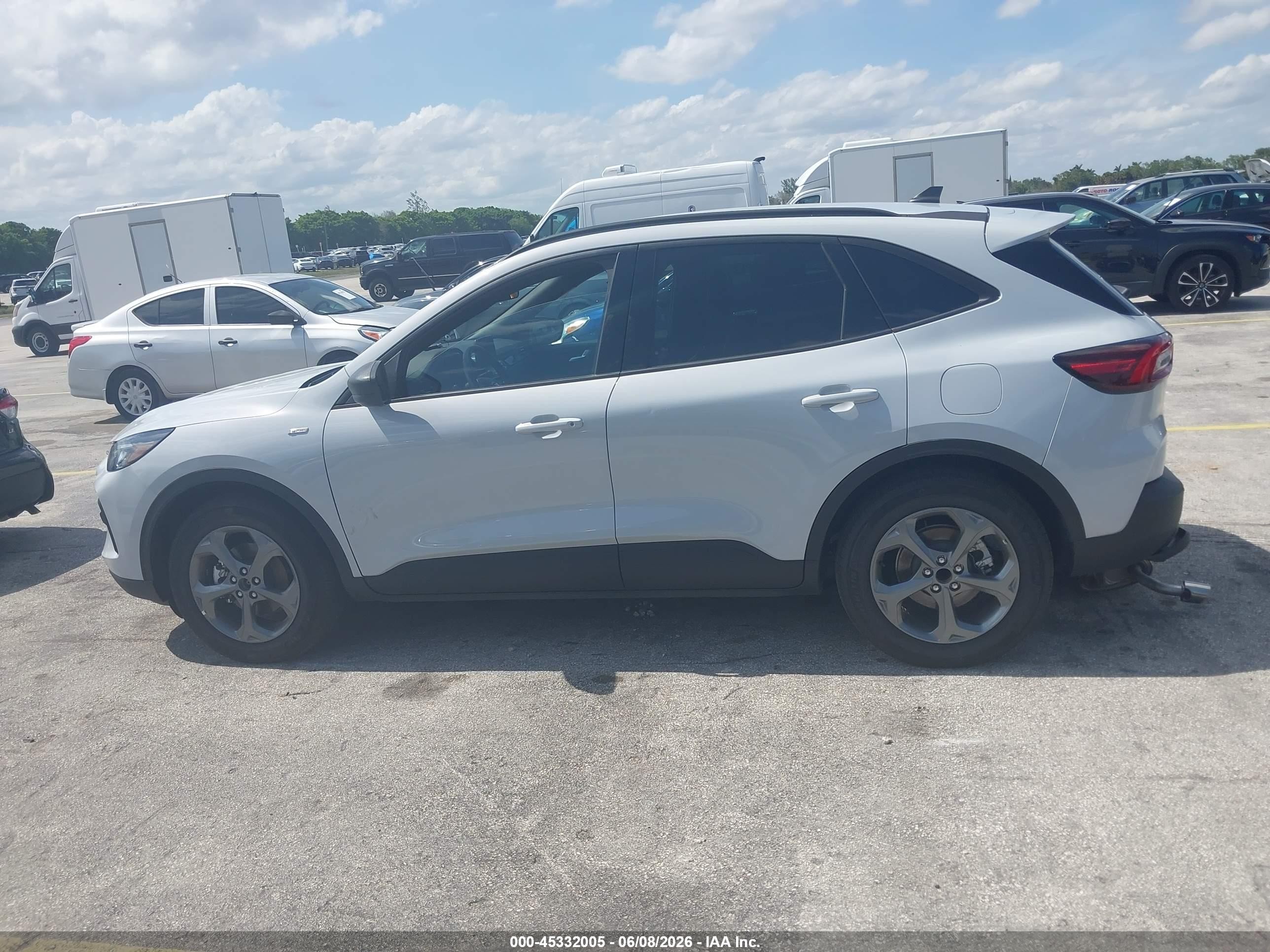 2026 Ford Escape St-line Gray vin: 1FMCU0MNXTUA09627