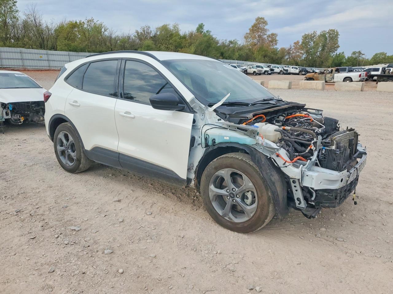 2025 Ford Escape St Line Белый vin: 1FMCU0MZ8SUA53675