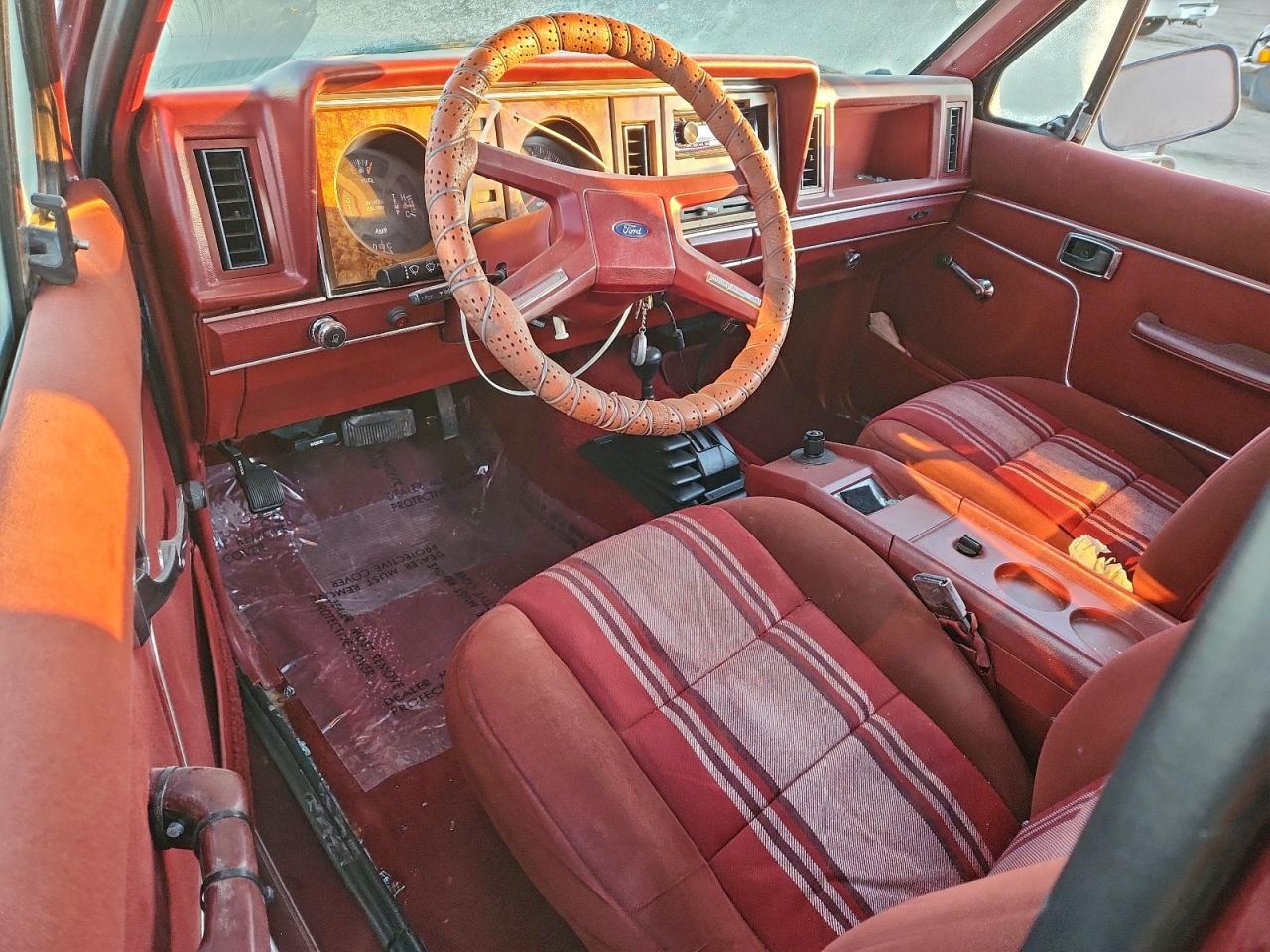 1984 Ford Bronco Ii Red vin: 1FMCU14S3EUD40712