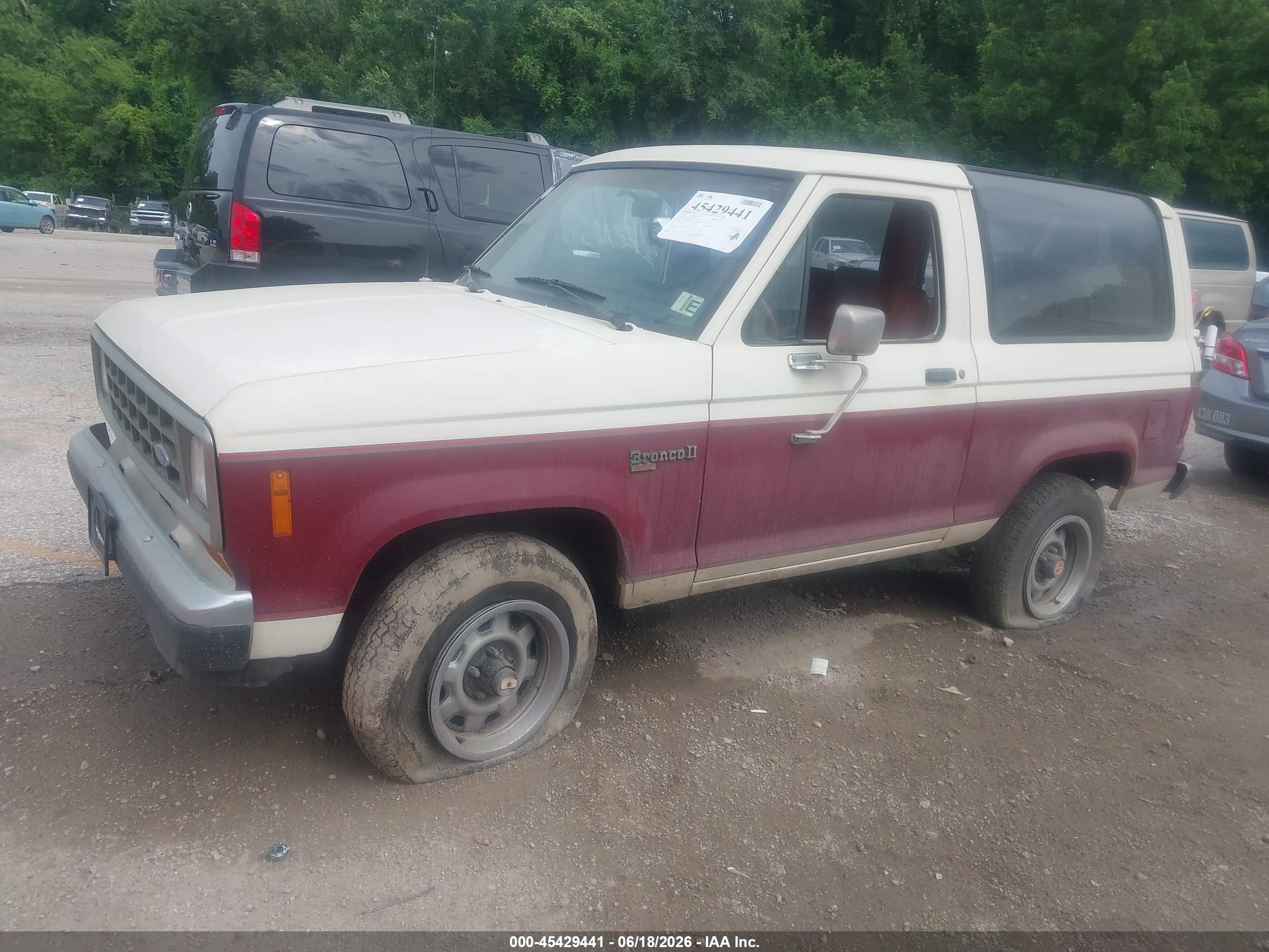 1988 Ford Bronco Ii   White vin: 1FMCU14T7JUB43867
