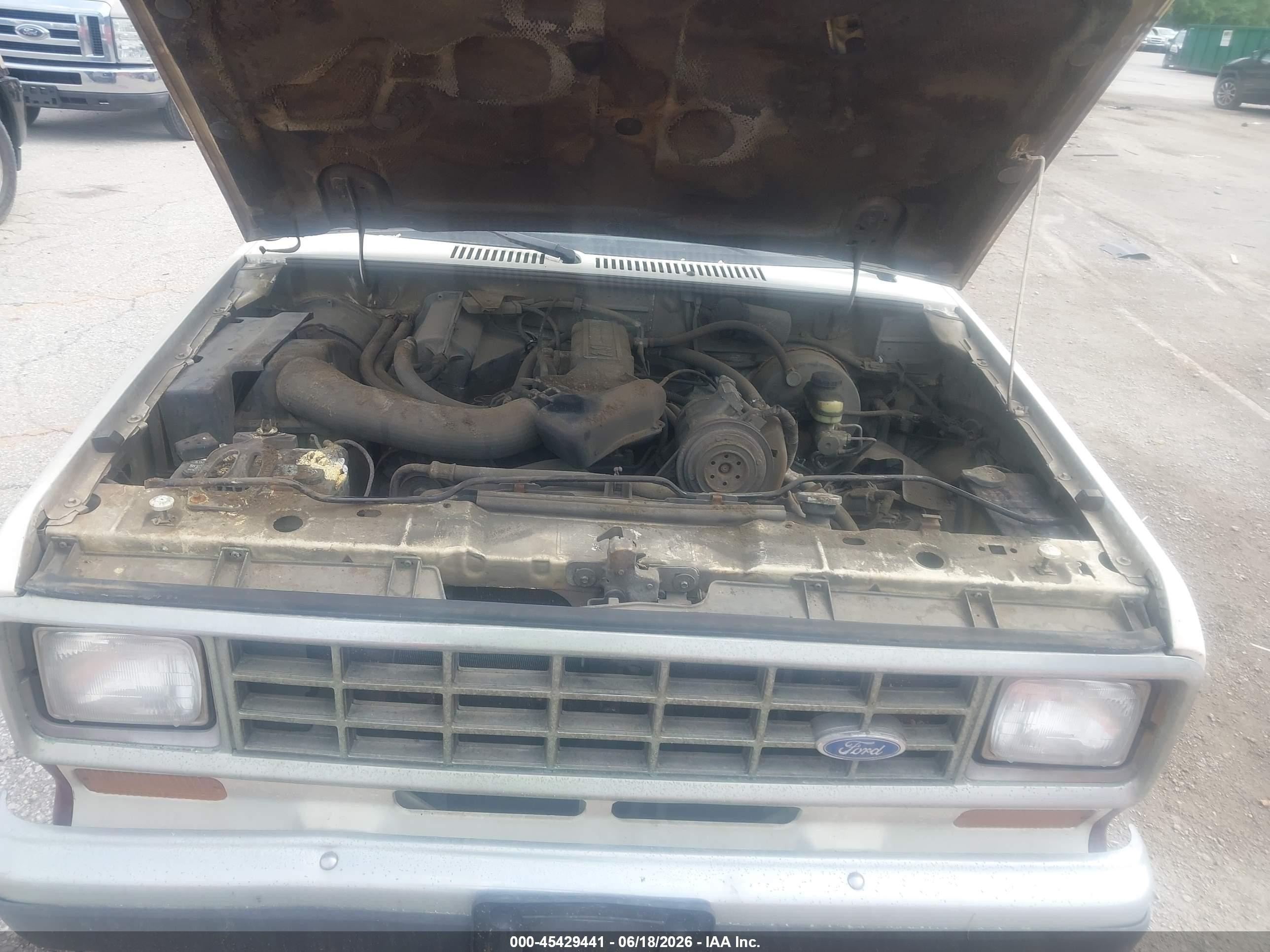 1988 Ford Bronco Ii   White vin: 1FMCU14T7JUB43867