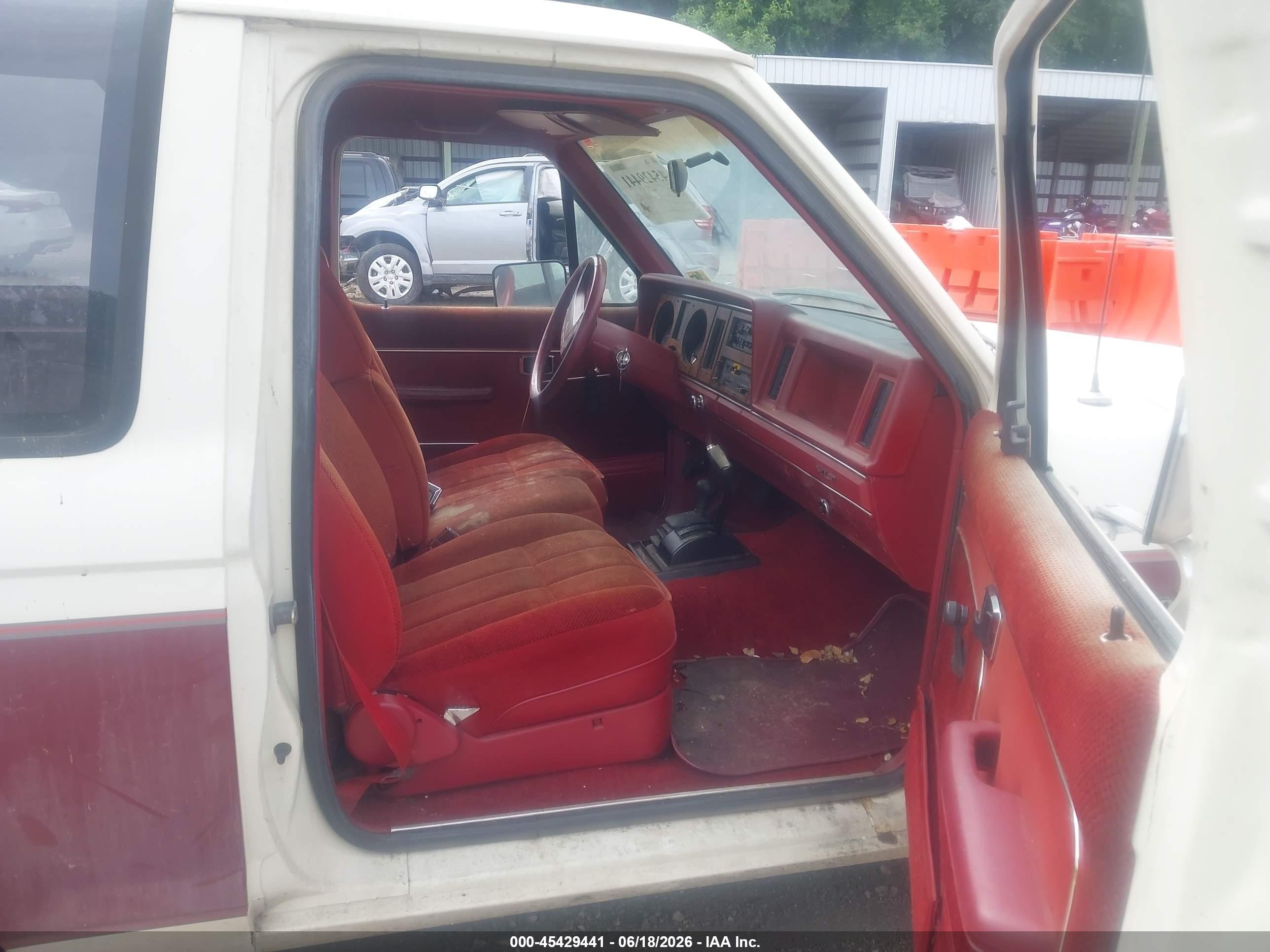 1988 Ford Bronco Ii   White vin: 1FMCU14T7JUB43867