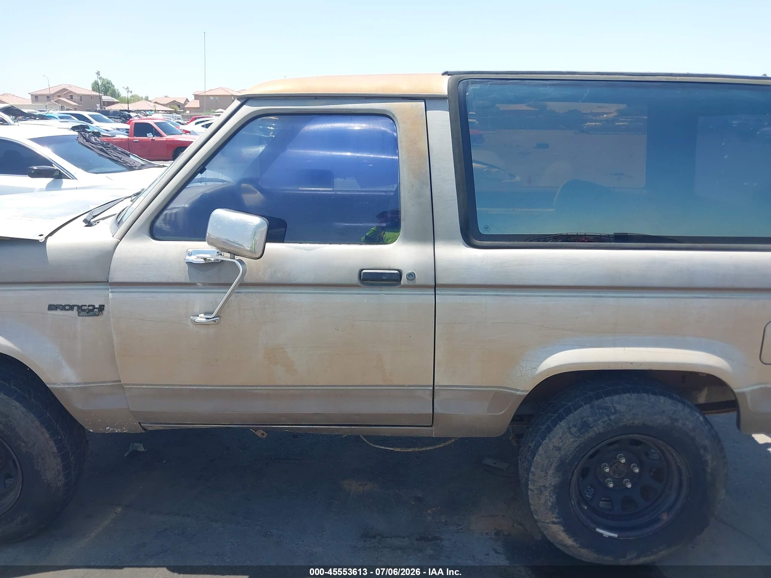 1990 Ford Bronco Ii   Silver vin: 1FMCU14T7LUA06754