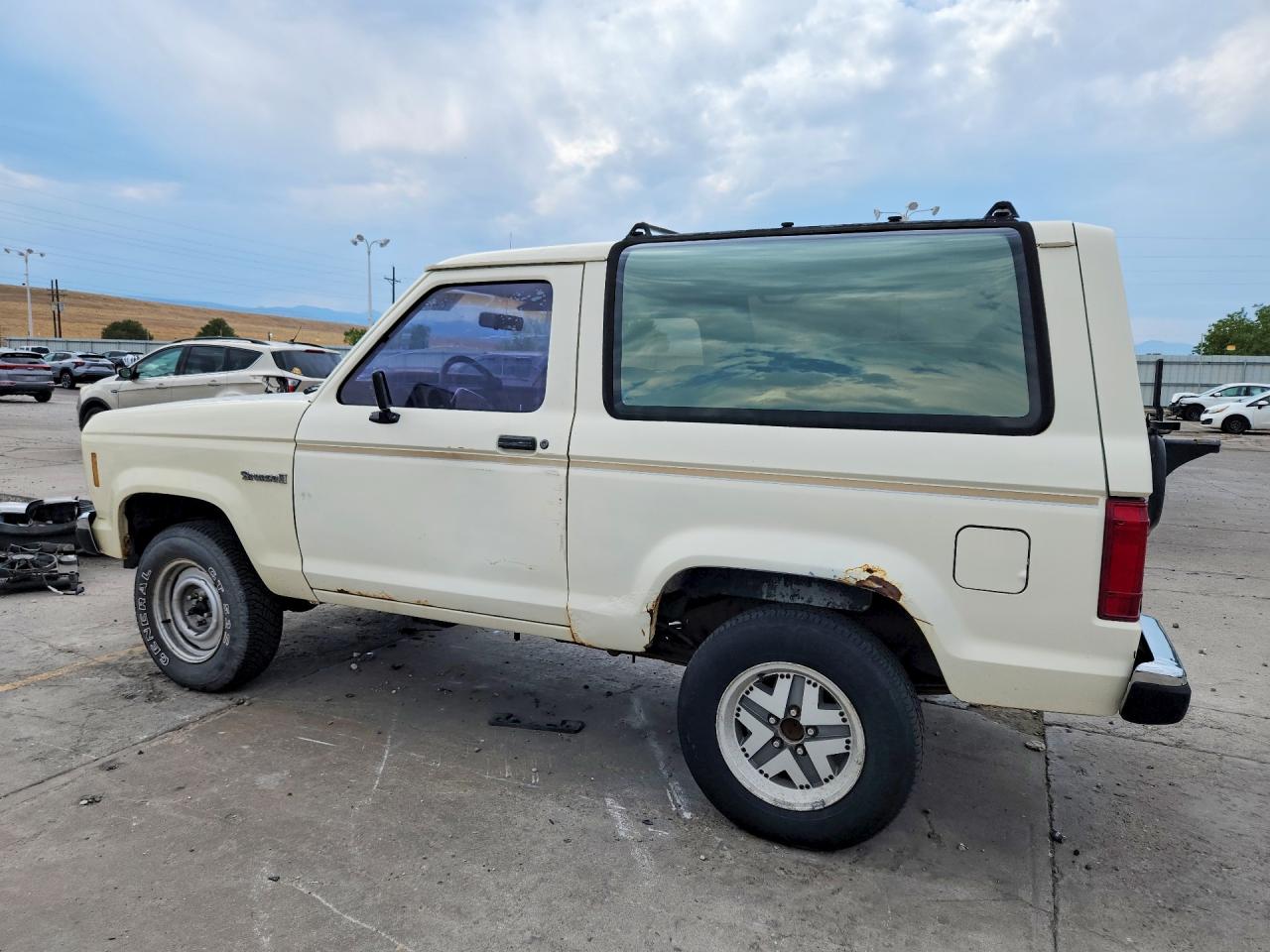 1987 Ford Bronco Ii Cream vin: 1FMCU14TXHUA77048