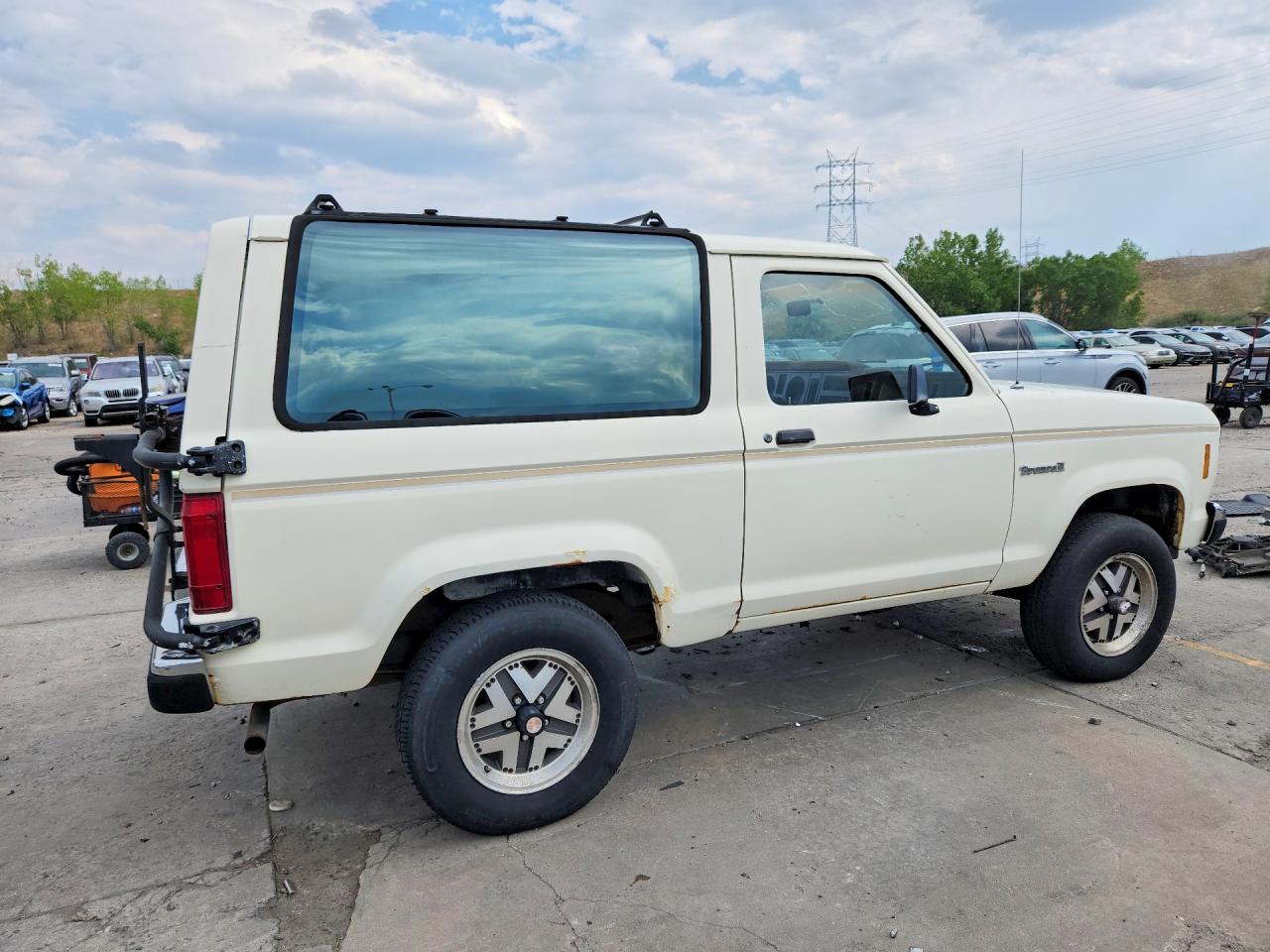1987 Ford Bronco Ii Cream vin: 1FMCU14TXHUA77048
