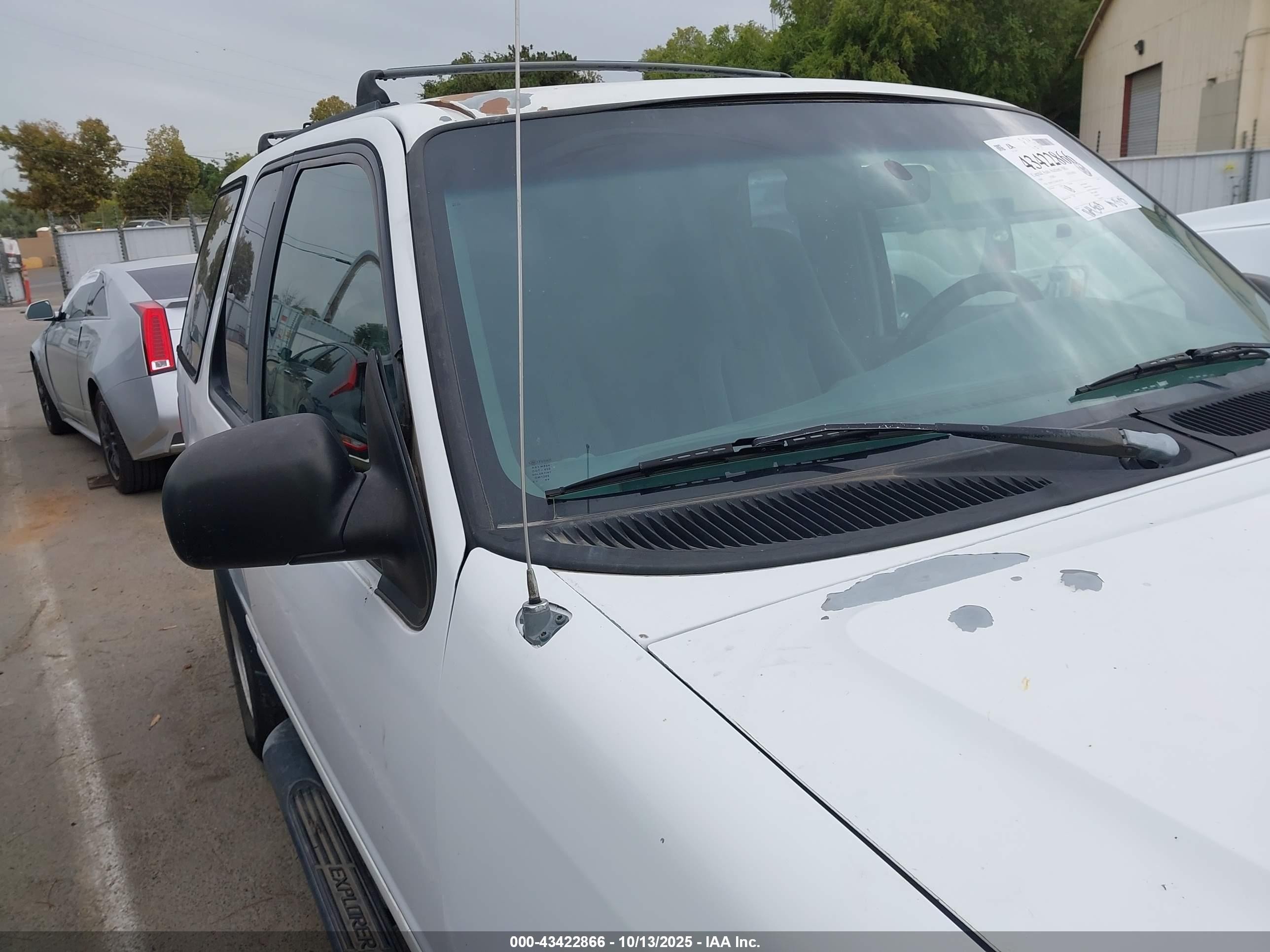 1995 Ford Explorer   White vin: 1FMCU22X4SUA07340