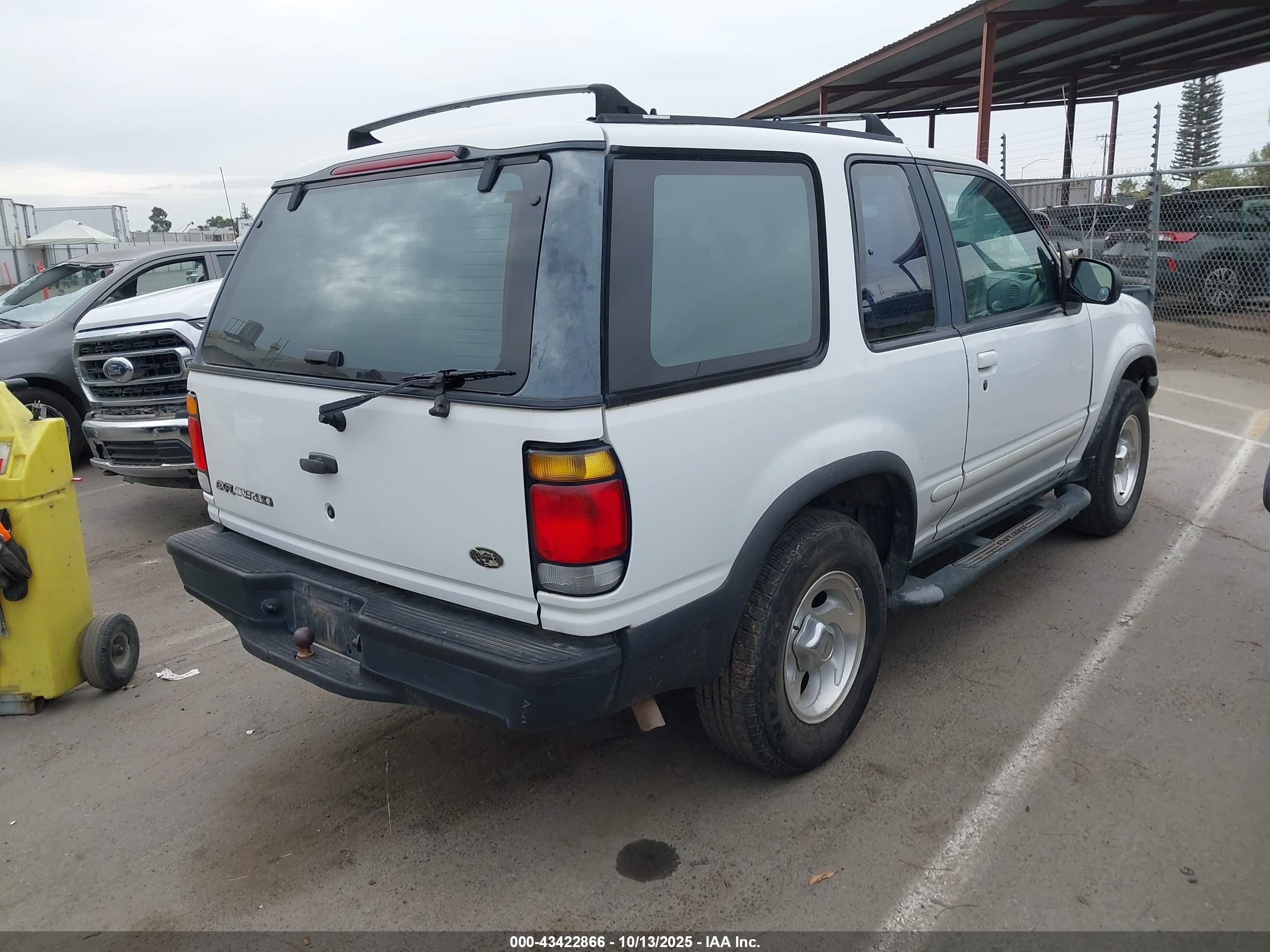 1995 Ford Explorer   White vin: 1FMCU22X4SUA07340