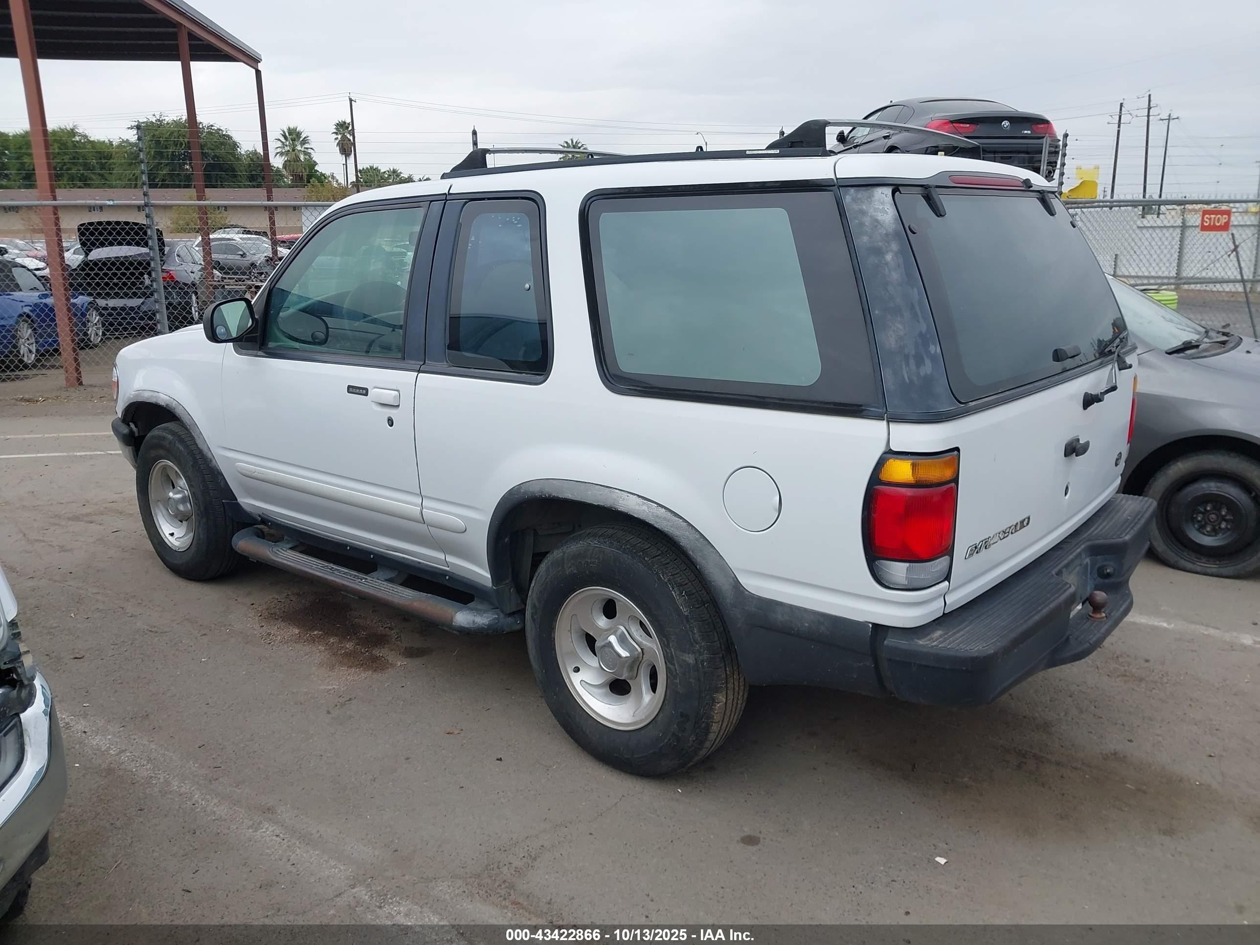 1995 Ford Explorer   White vin: 1FMCU22X4SUA07340