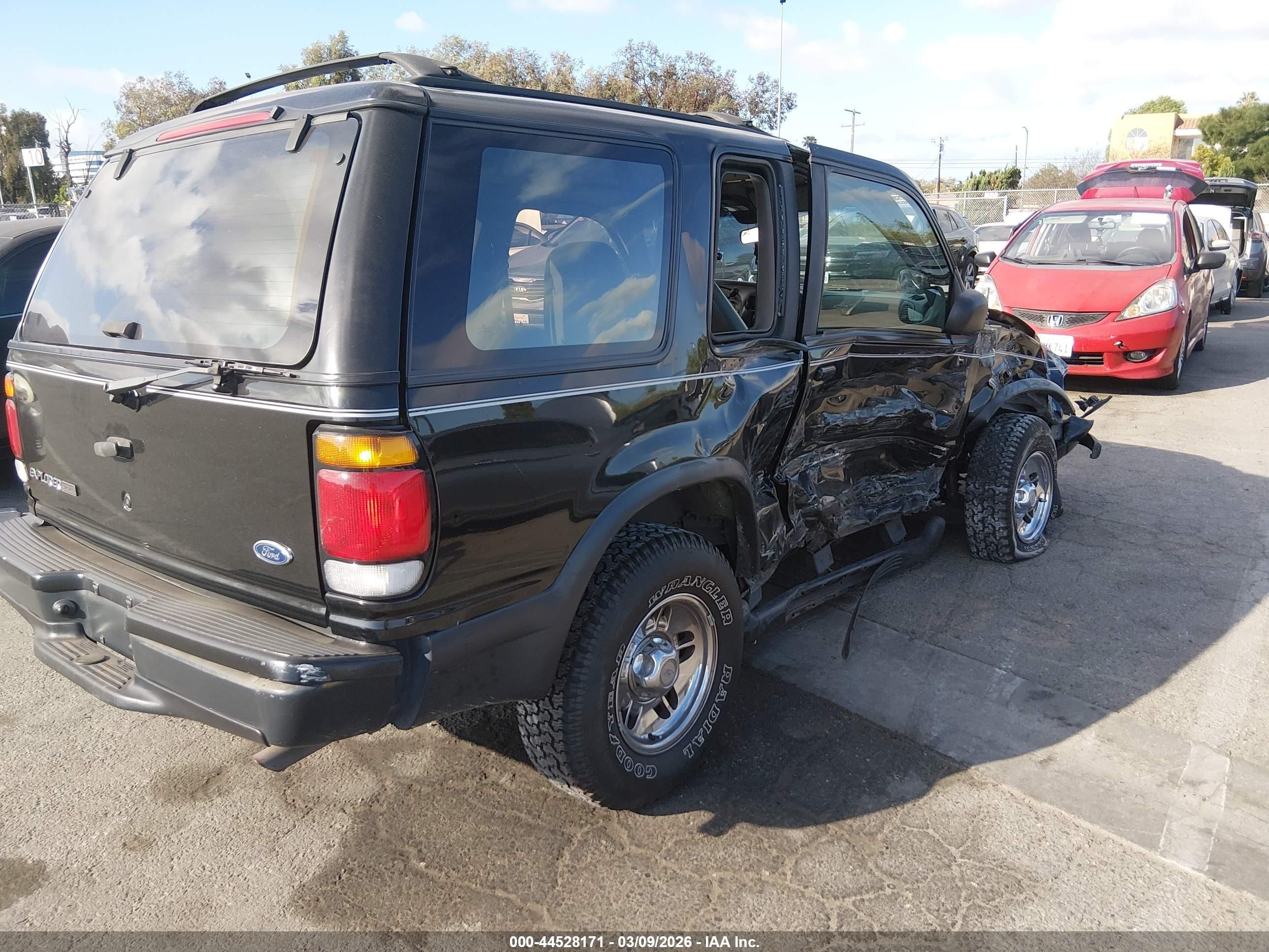 1996 Ford Explorer   Black vin: 1FMCU22XXTUC28409