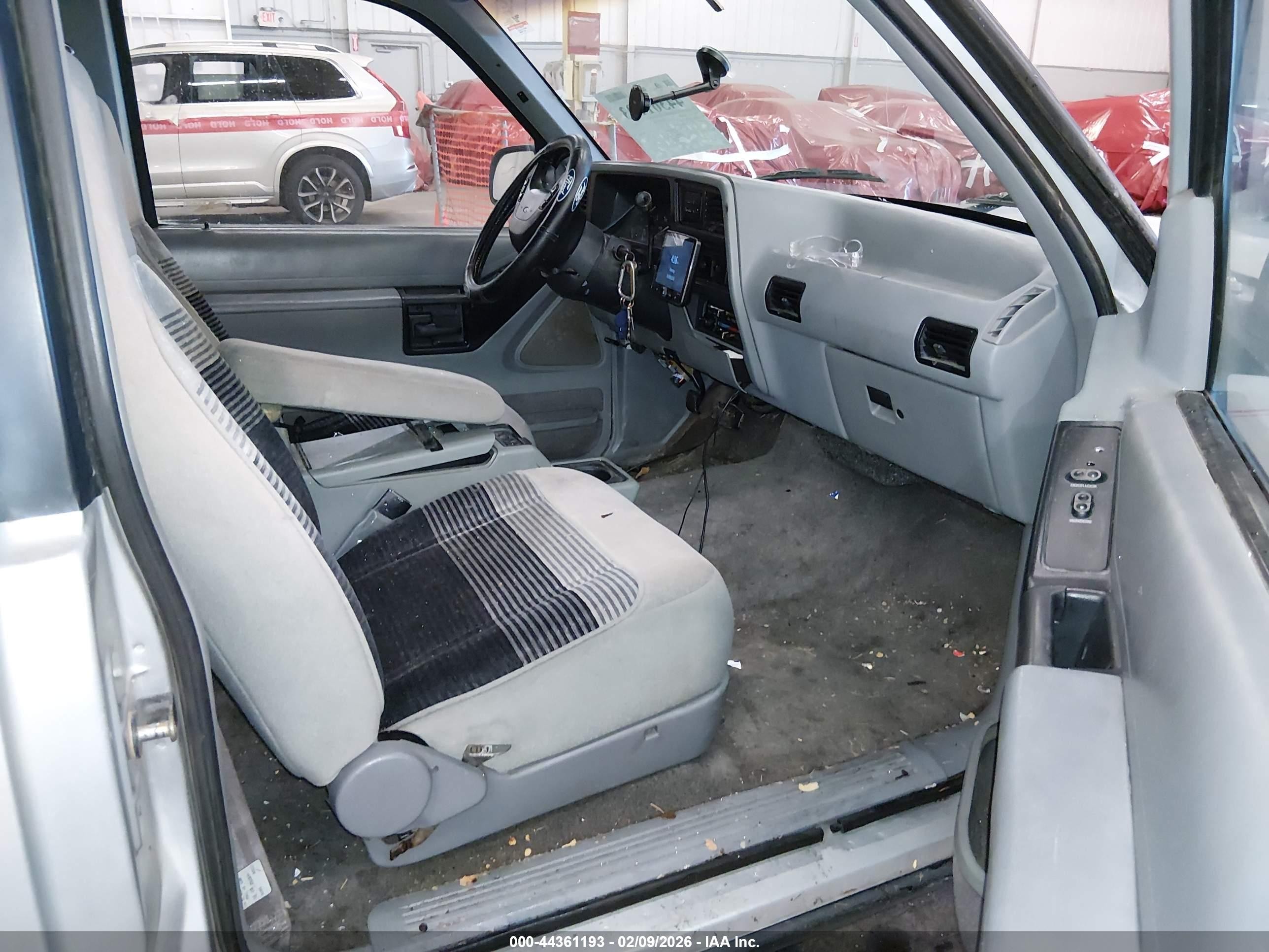 1991 Ford Explorer   Silver vin: 1FMCU24X5MUC82070