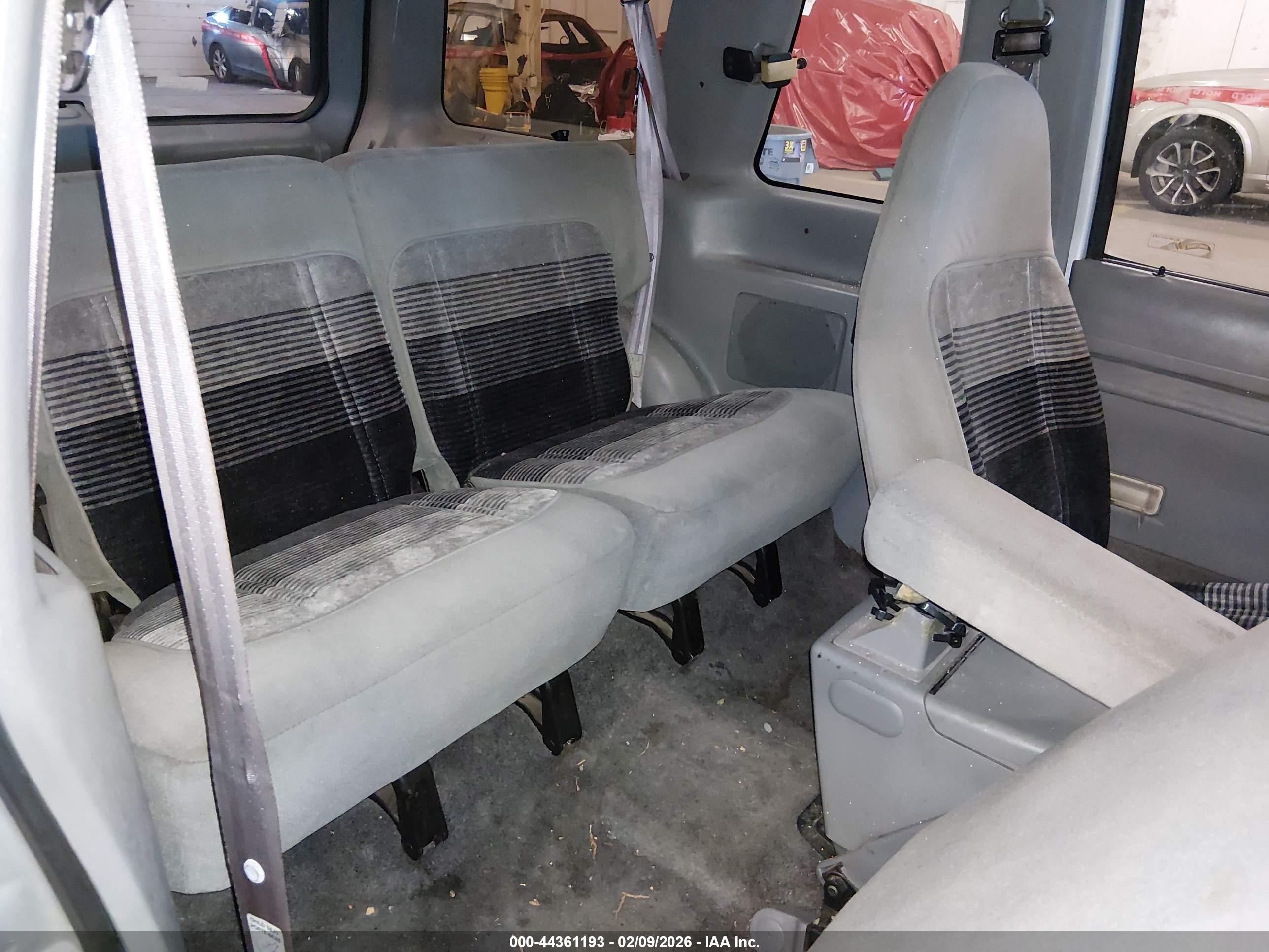 1991 Ford Explorer   Silver vin: 1FMCU24X5MUC82070