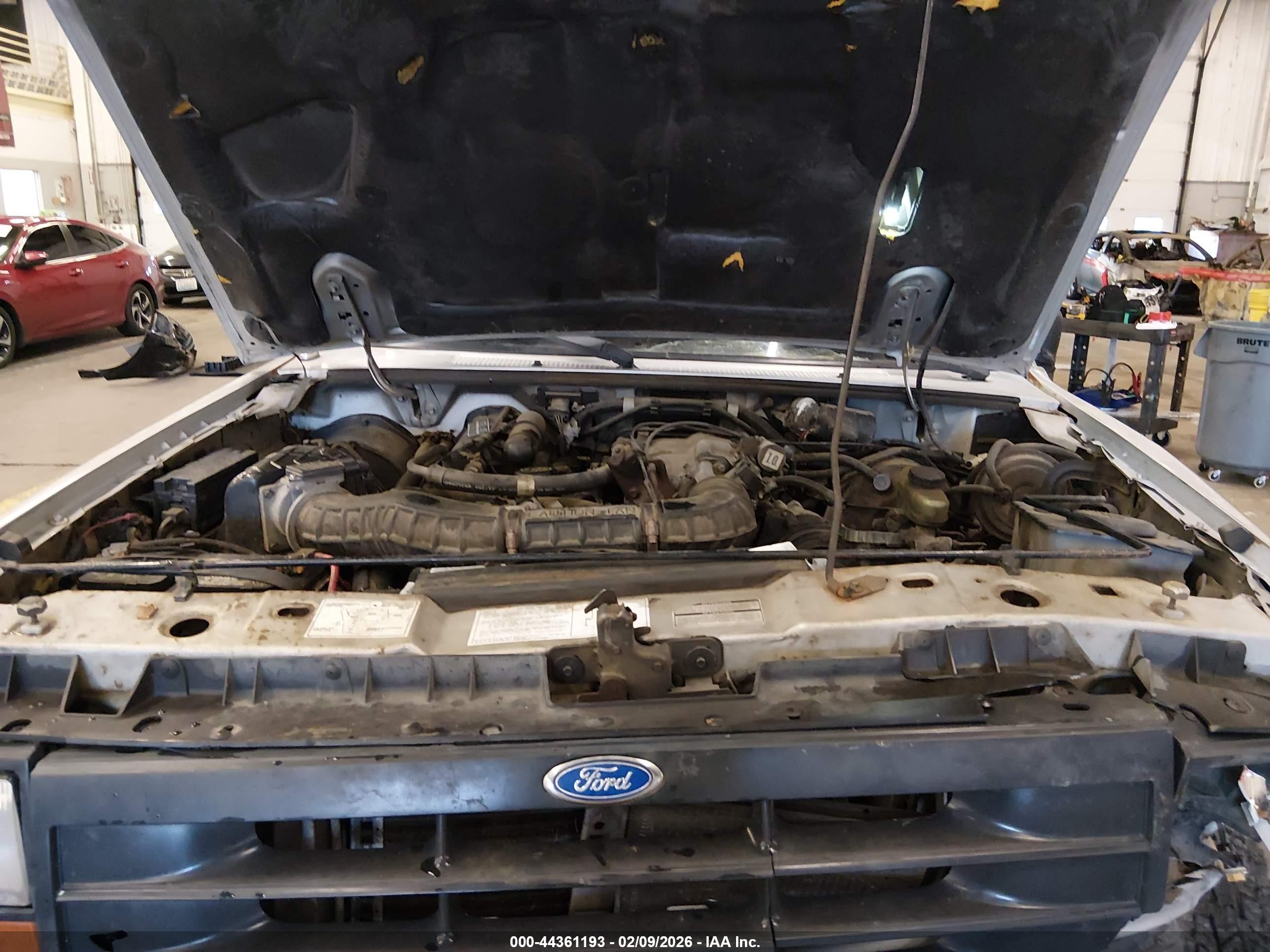 1991 Ford Explorer   Silver vin: 1FMCU24X5MUC82070