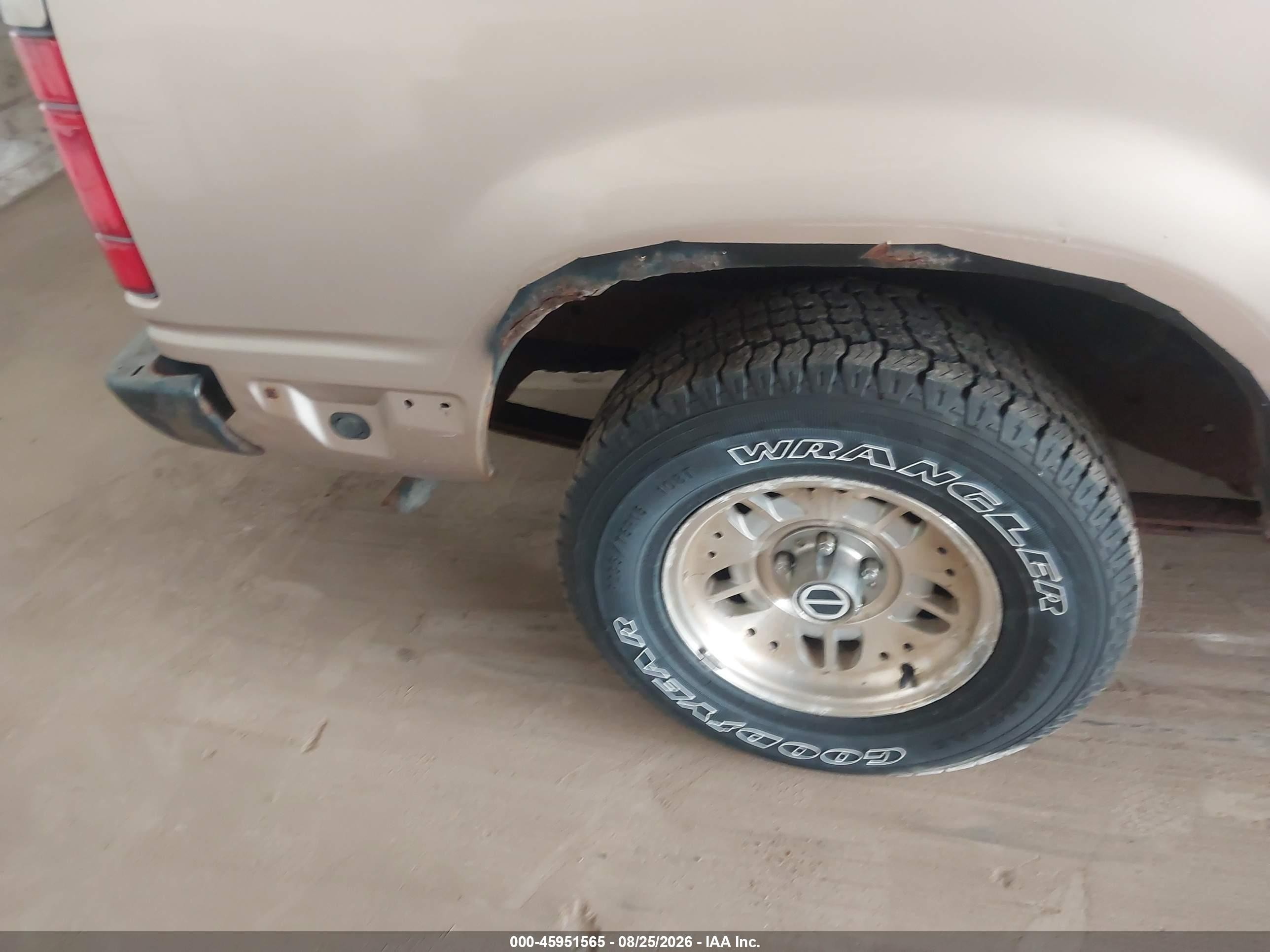 1994 Ford Explorer   Gold vin: 1FMCU24X6RUA62623