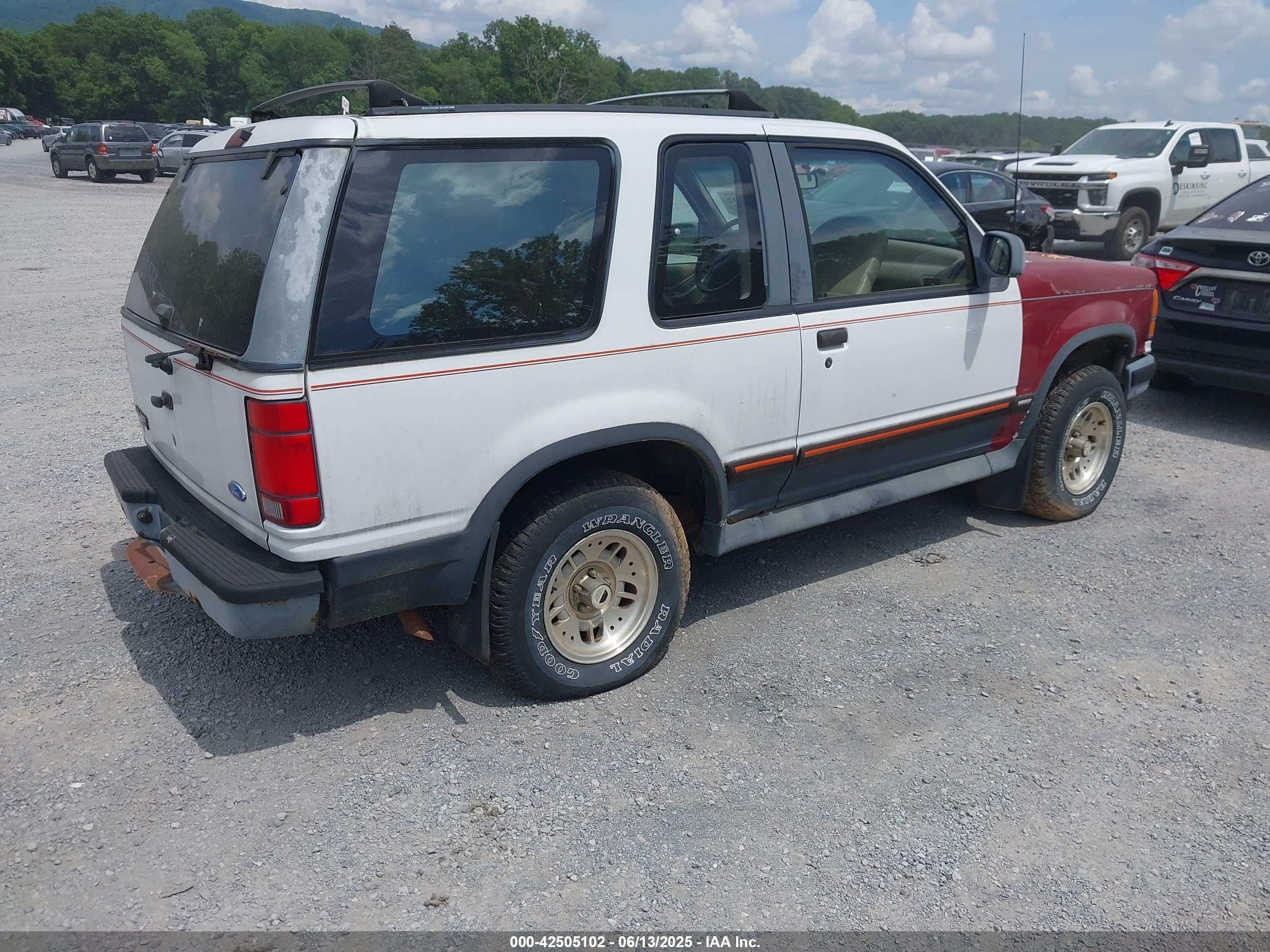 1994 Ford Explorer   White vin: 1FMCU24X6RUD62453