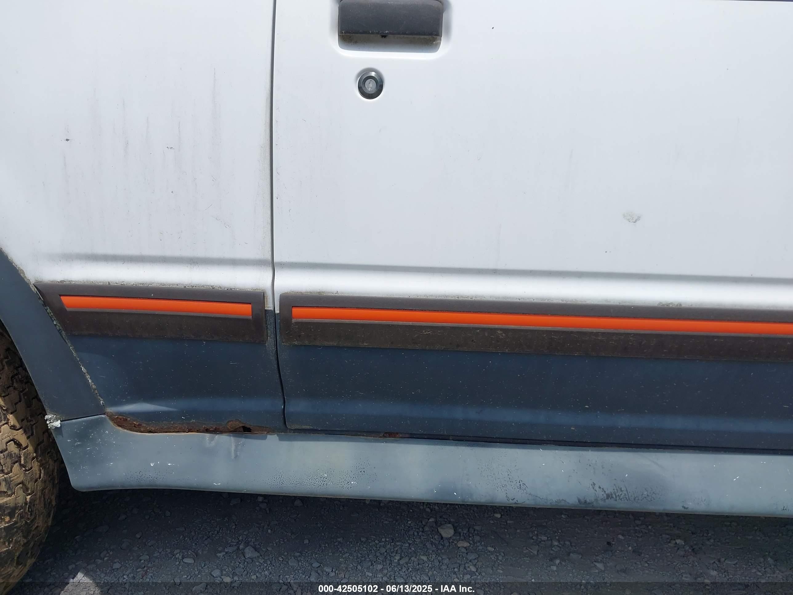 1994 Ford Explorer   White vin: 1FMCU24X6RUD62453