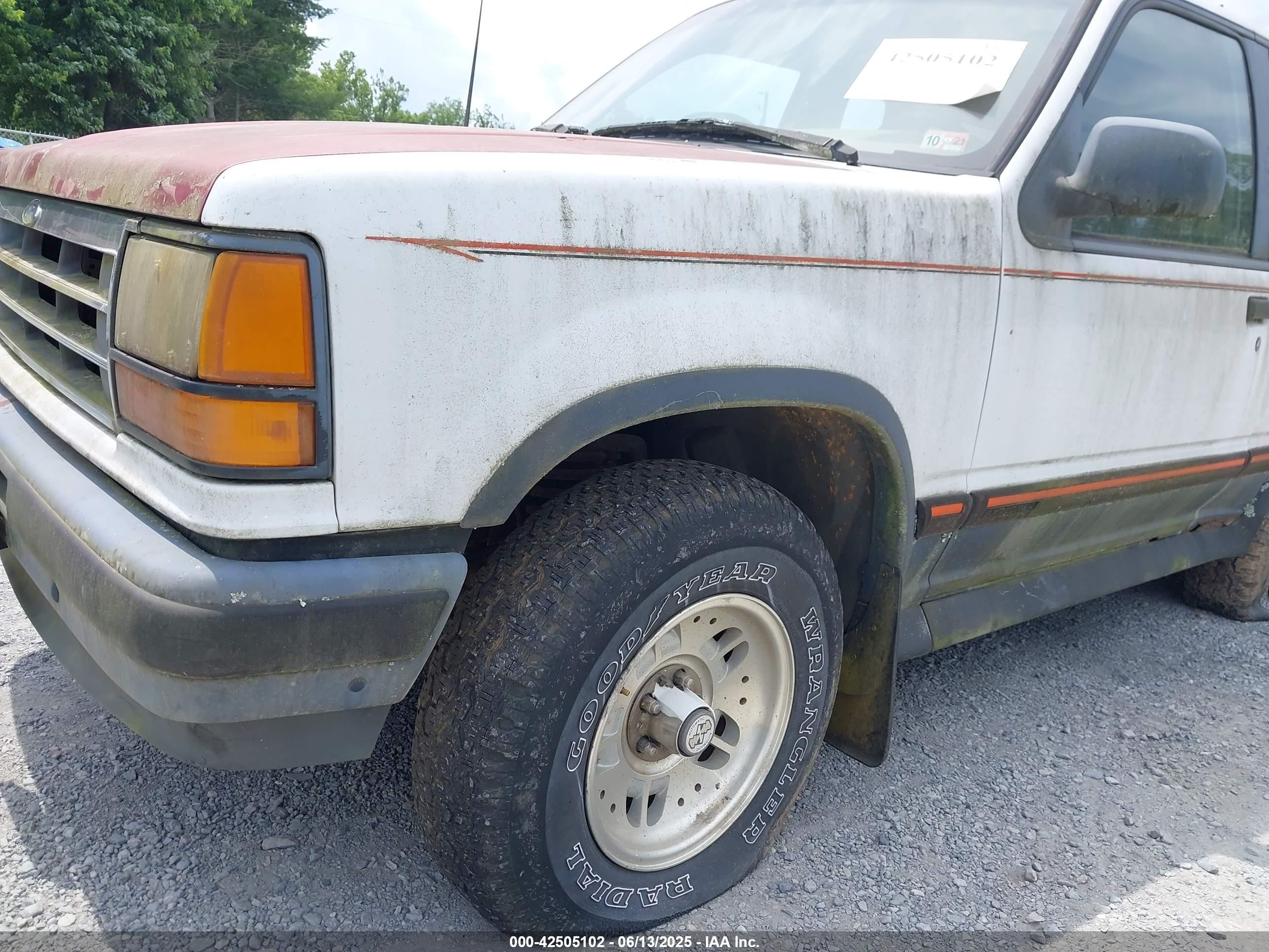 1994 Ford Explorer   White vin: 1FMCU24X6RUD62453