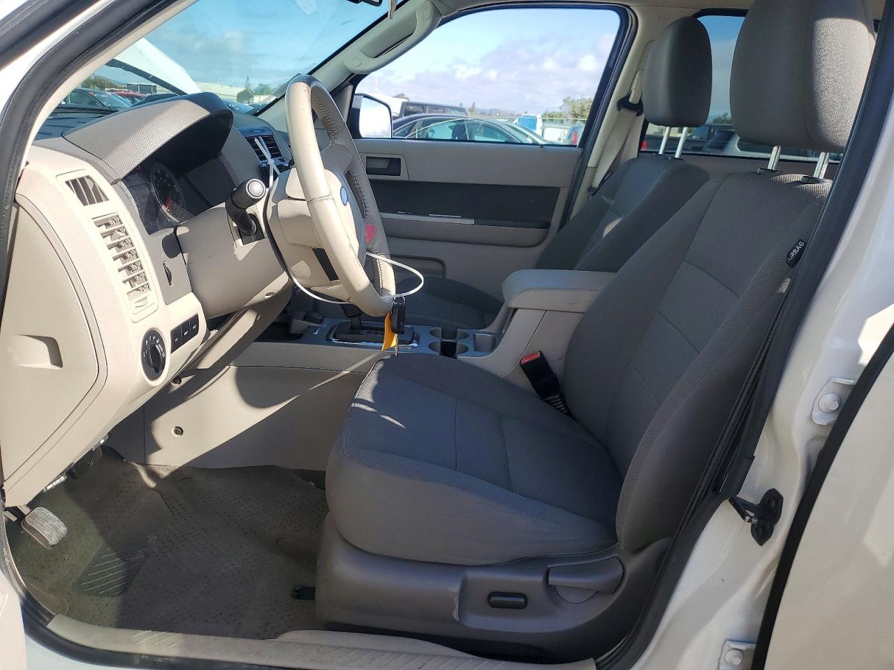 2009 Ford Escape Hybrid White vin: 1FMCU49399KB62311