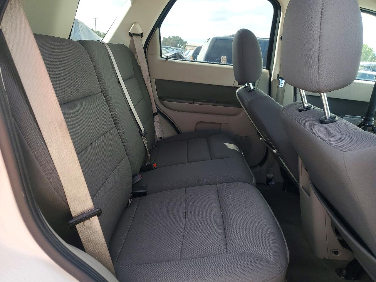 2009 Ford Escape Hybrid White vin: 1FMCU49399KB62311