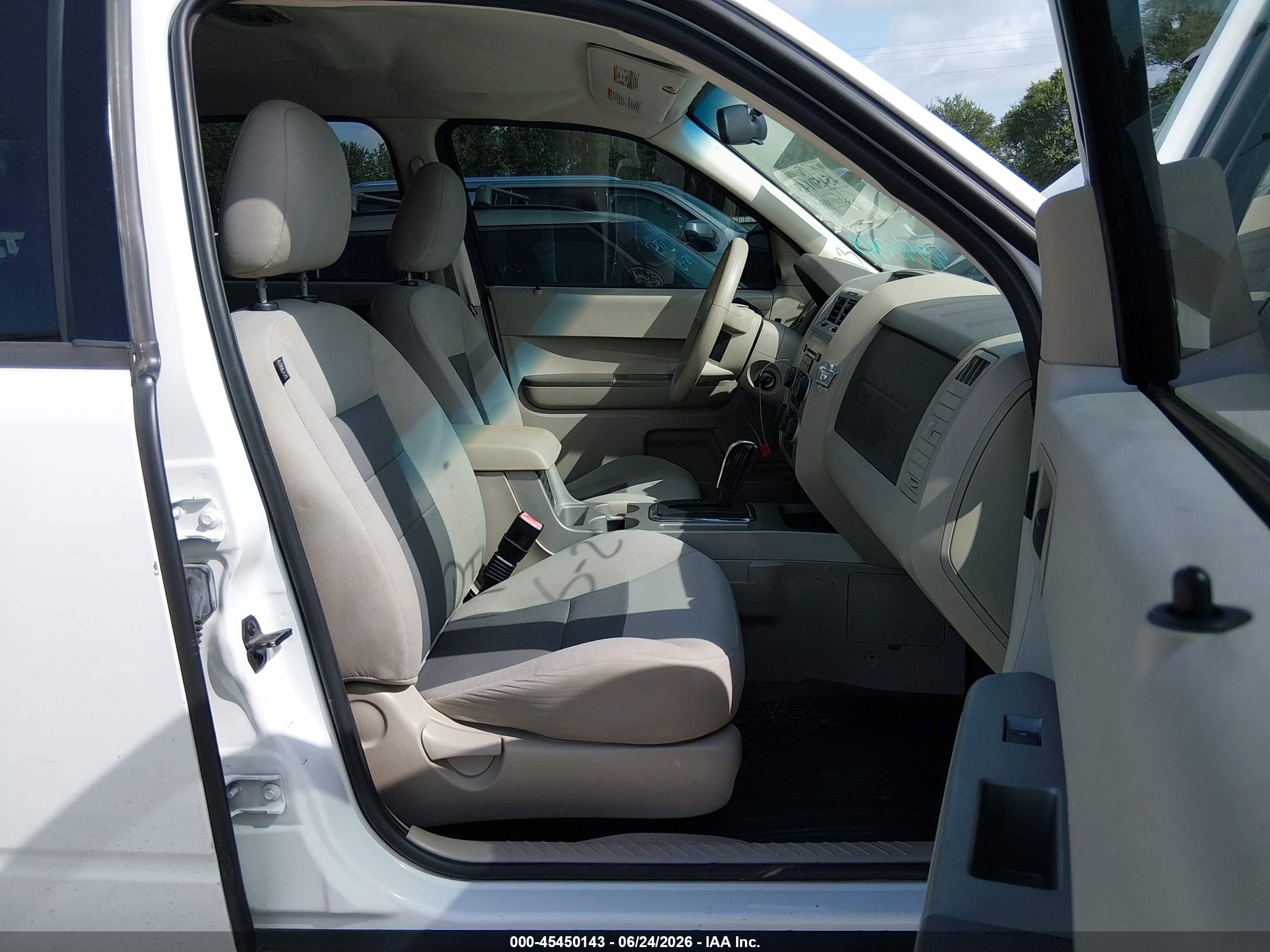2008 Ford Escape Hybrid   White vin: 1FMCU49H28KE59446