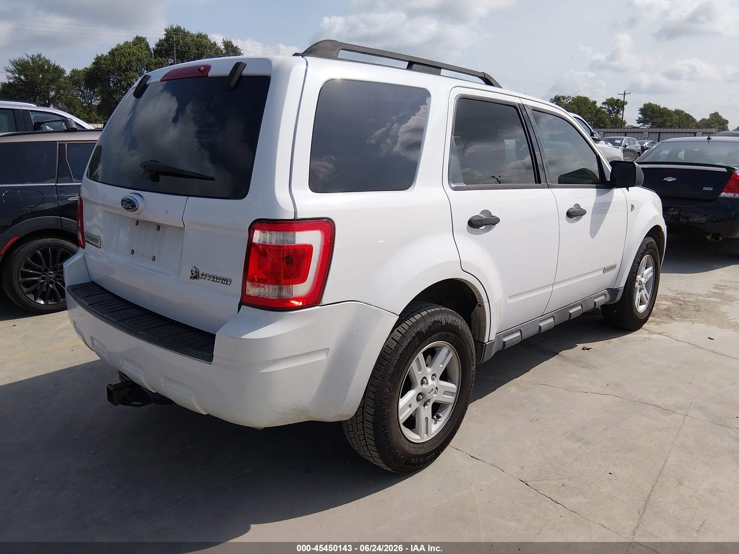 2008 Ford Escape Hybrid   White vin: 1FMCU49H28KE59446