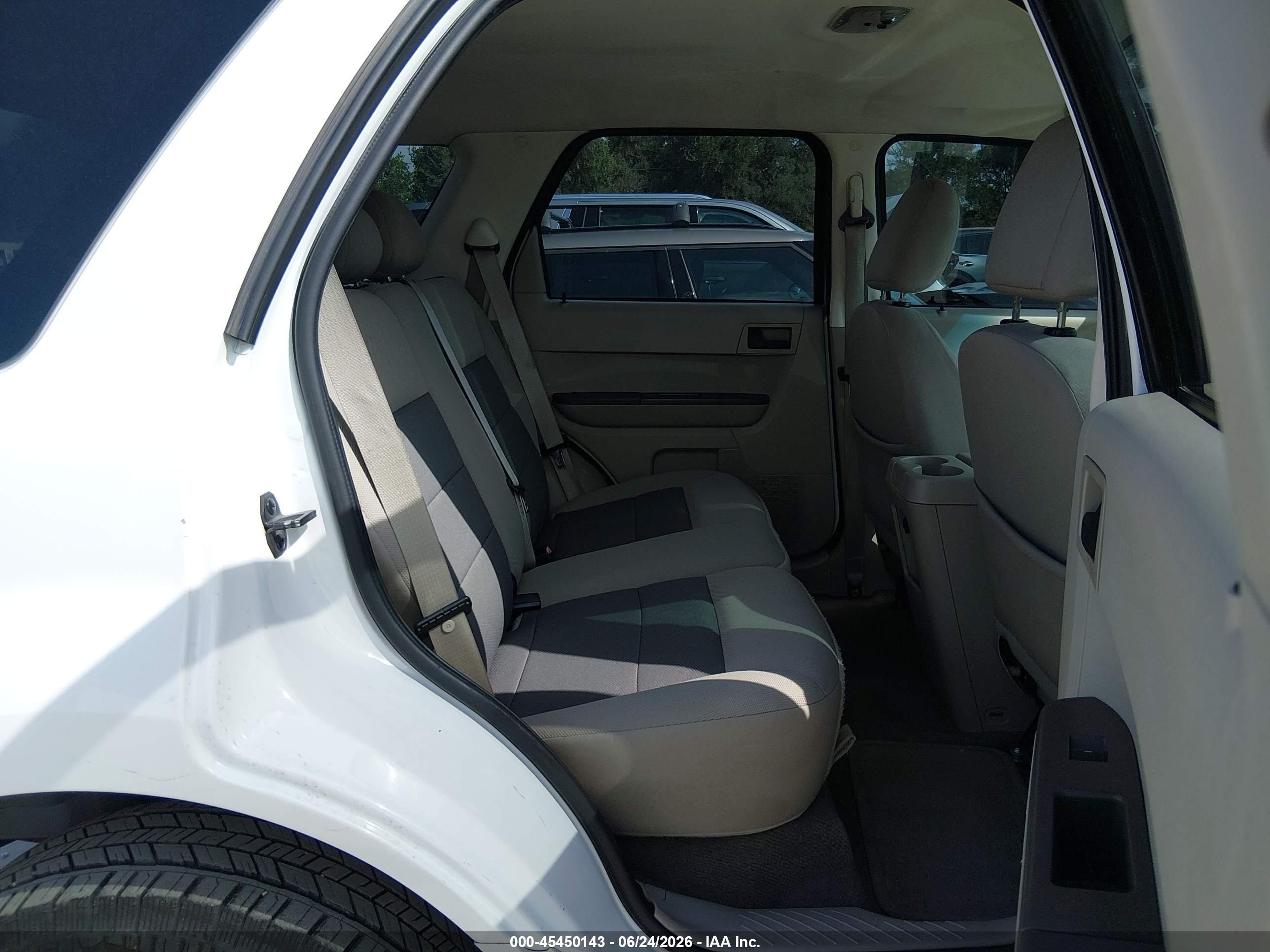 2008 Ford Escape Hybrid   White vin: 1FMCU49H28KE59446